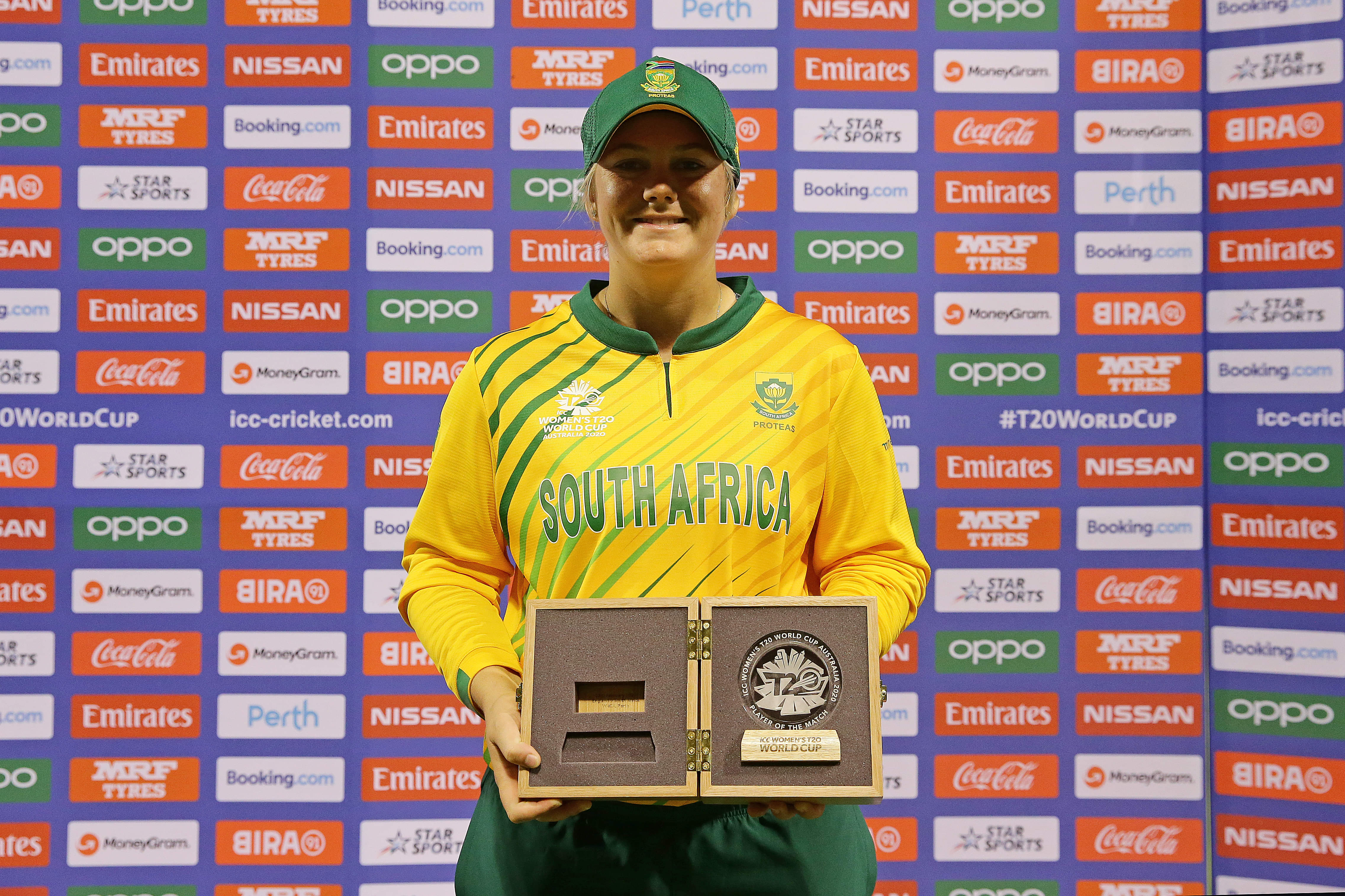 Dane van Niekerk officially retires from international cricket