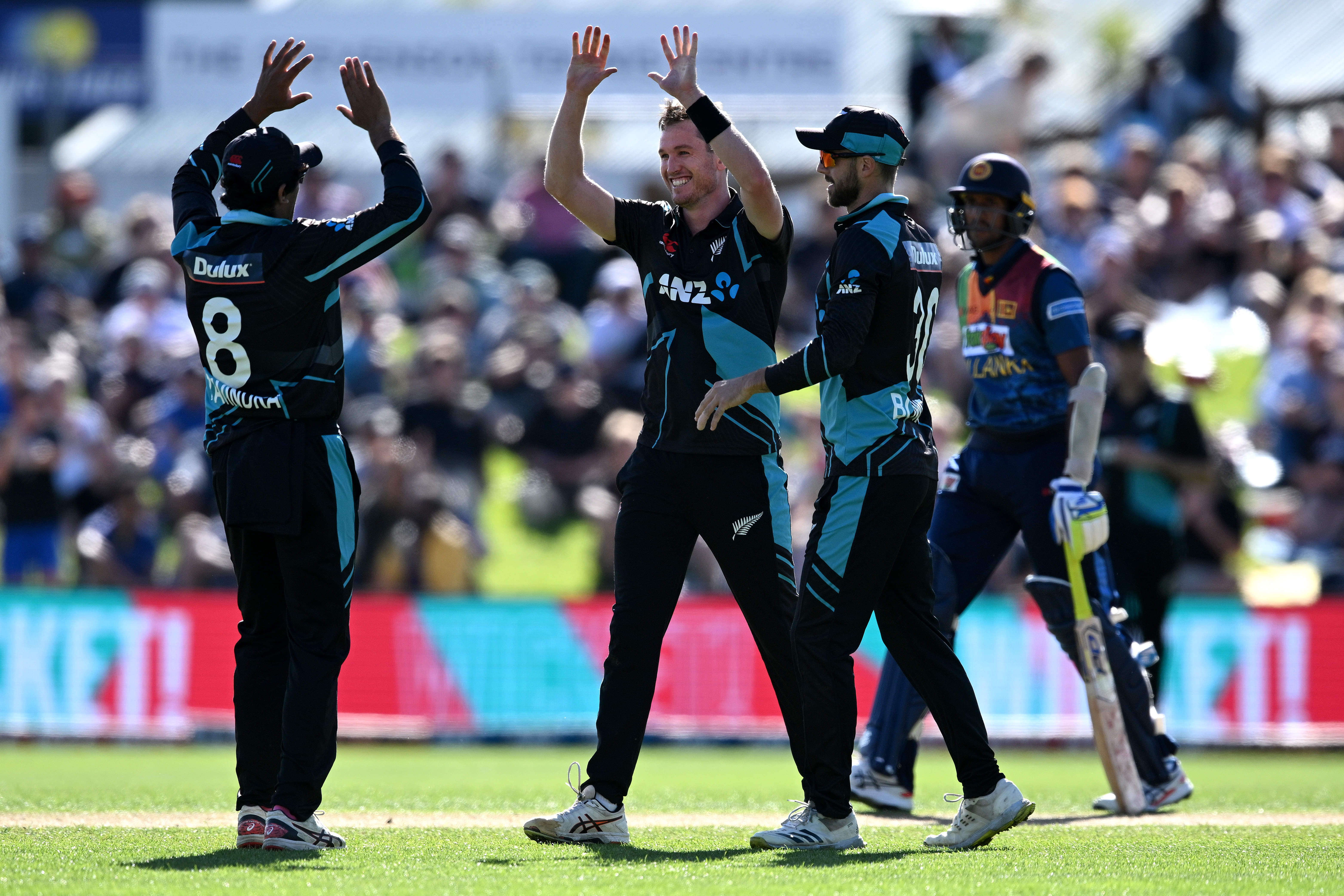 Milne, Seifert help New Zealand demolish Sri Lanka to draw level