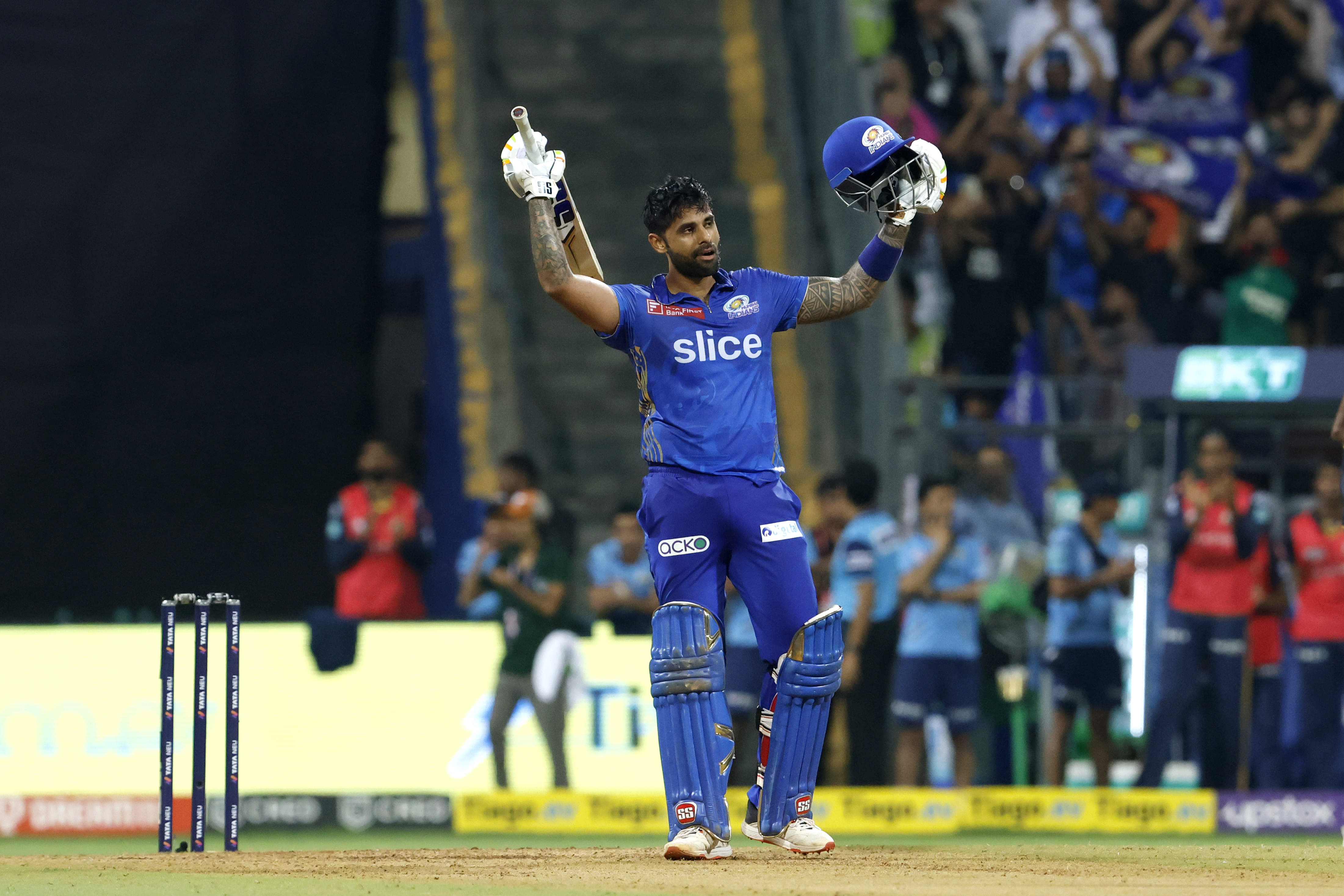 'Cause you're a SKY, 'cause you're a SKY full of stars