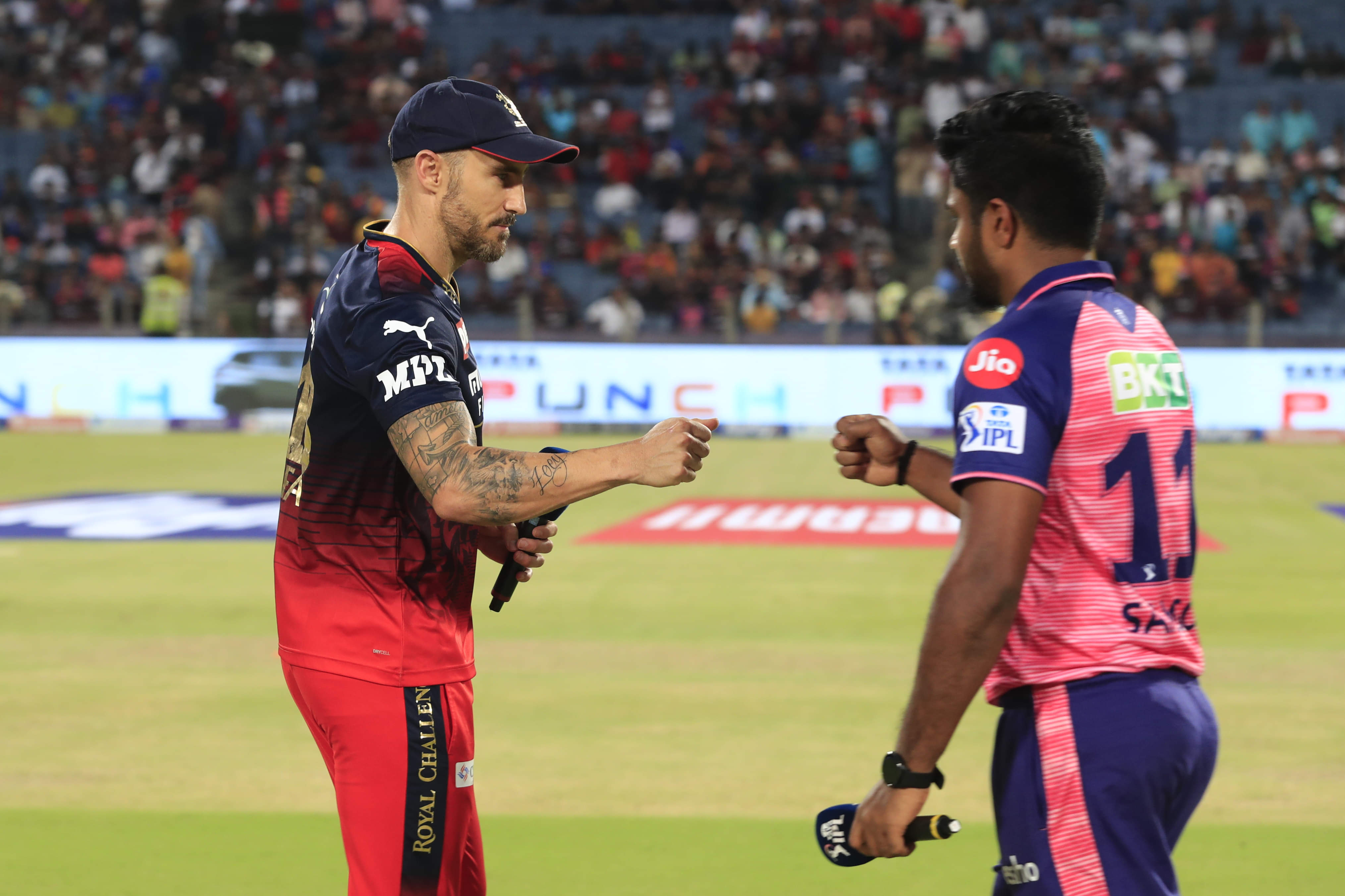 Race to reach 16 points sets up do-or-die bout in the 'Royal' fixture