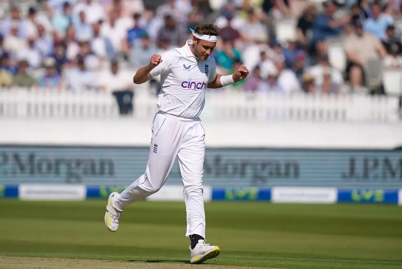 Duckett strengthens England's grip after Broad dismantles Ireland