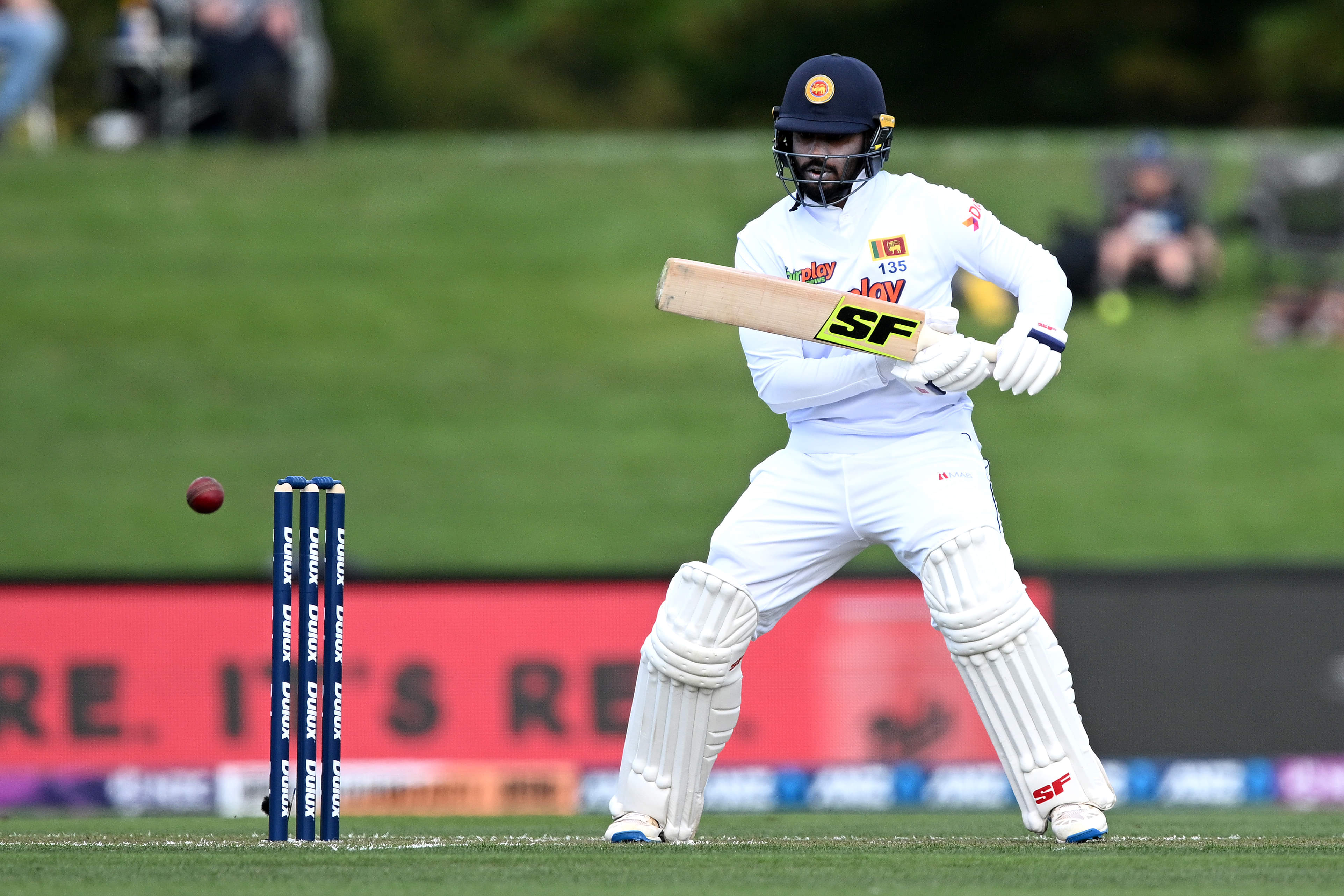De Silva leads Sri Lanka's fight against Pakistan in Galle Test