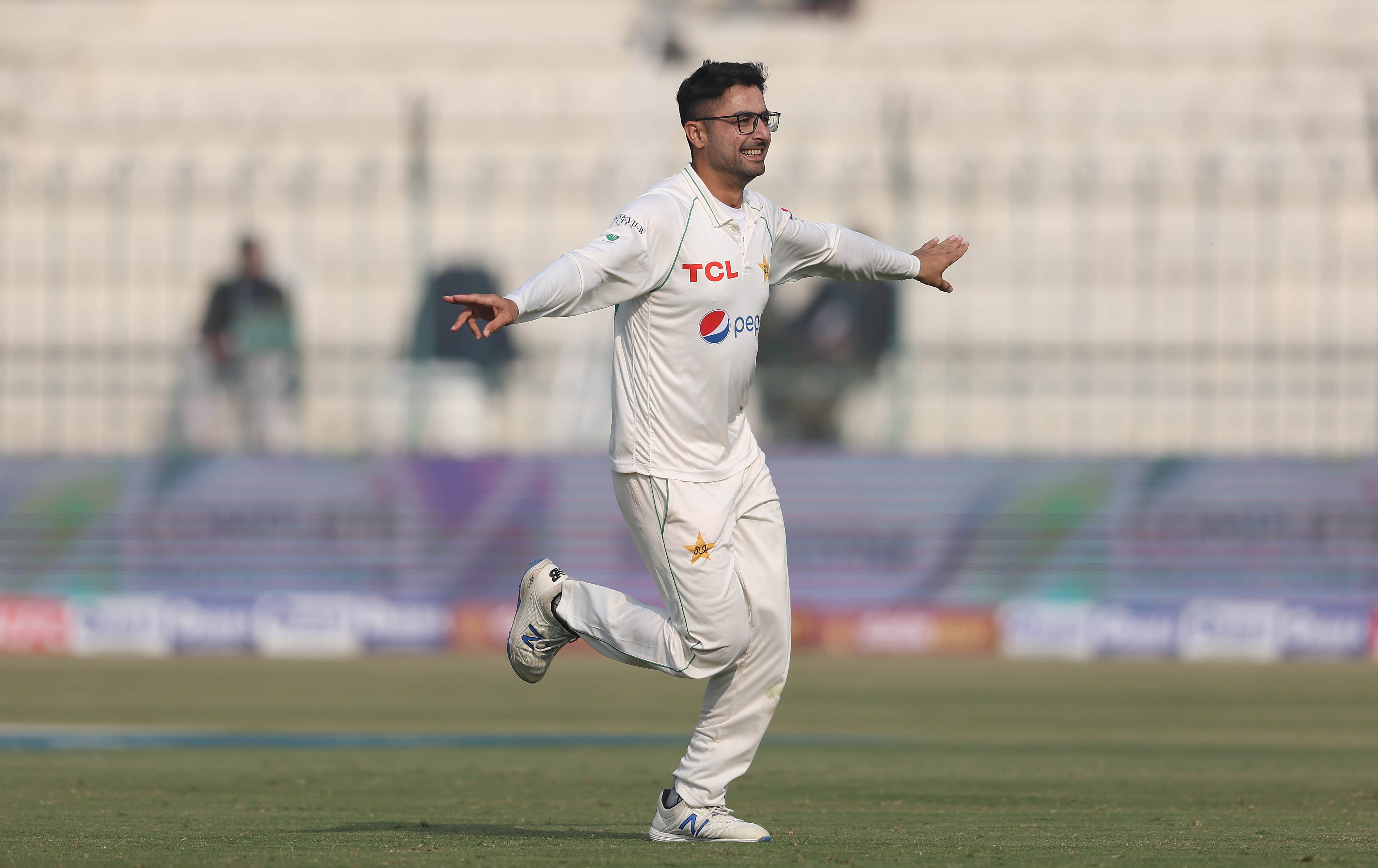 Shafique, Masood propel Pakistan after bowlers delight