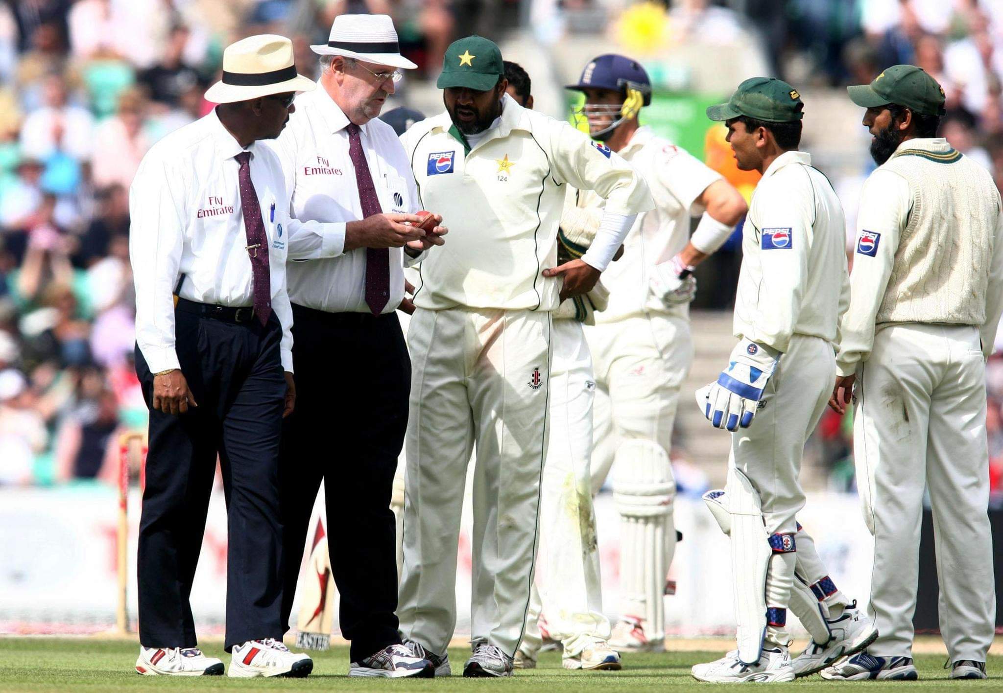Pakistan forfeit The Oval Test following ball-tampering allegations