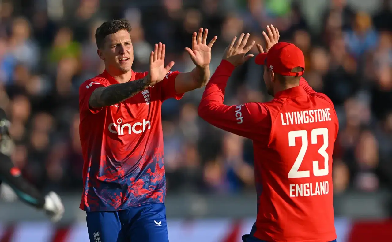 Carse strikes on debut as England win New Zealand T20I opener