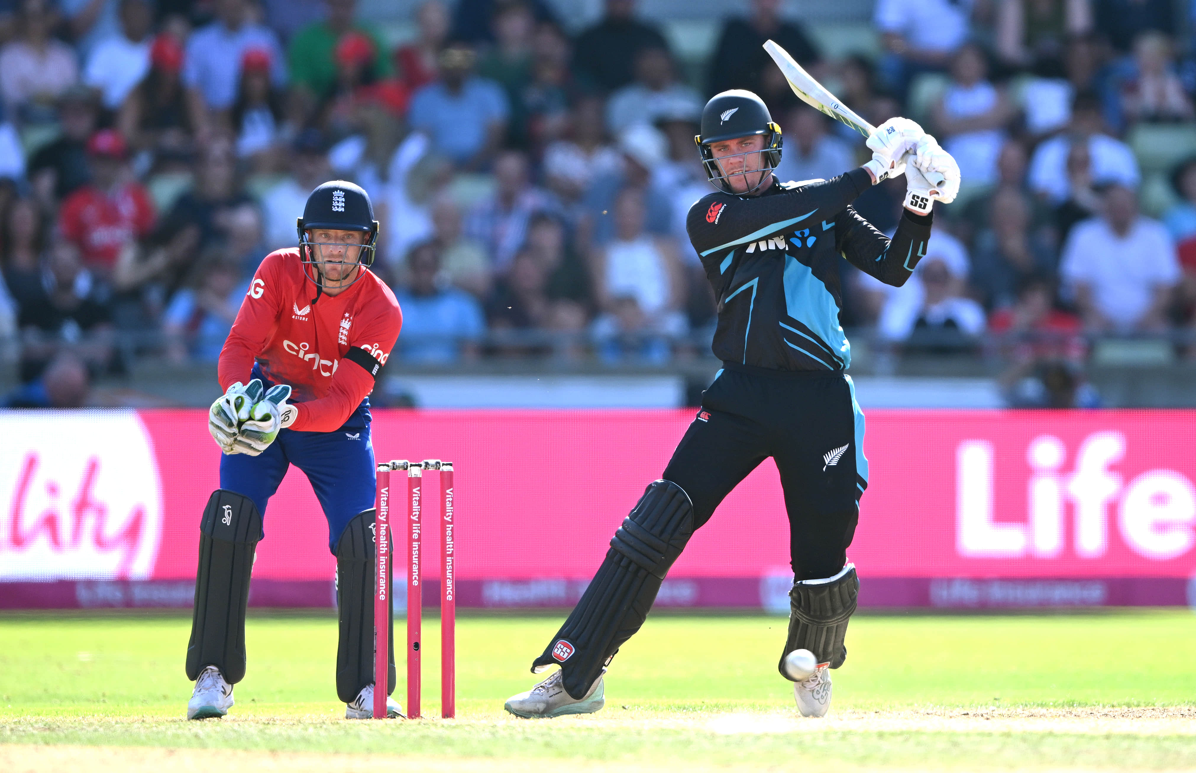 New Zealand trounce England in third T20I to keep series alive