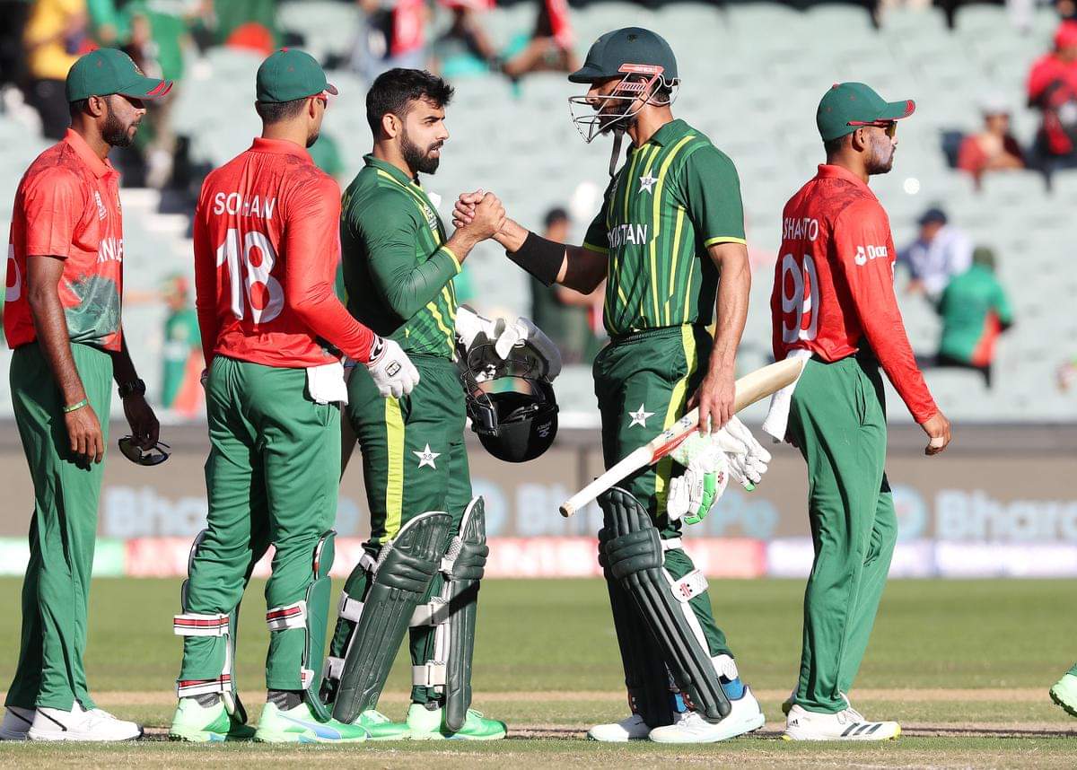 Red-hot Pakistan take on depleted Bangladesh