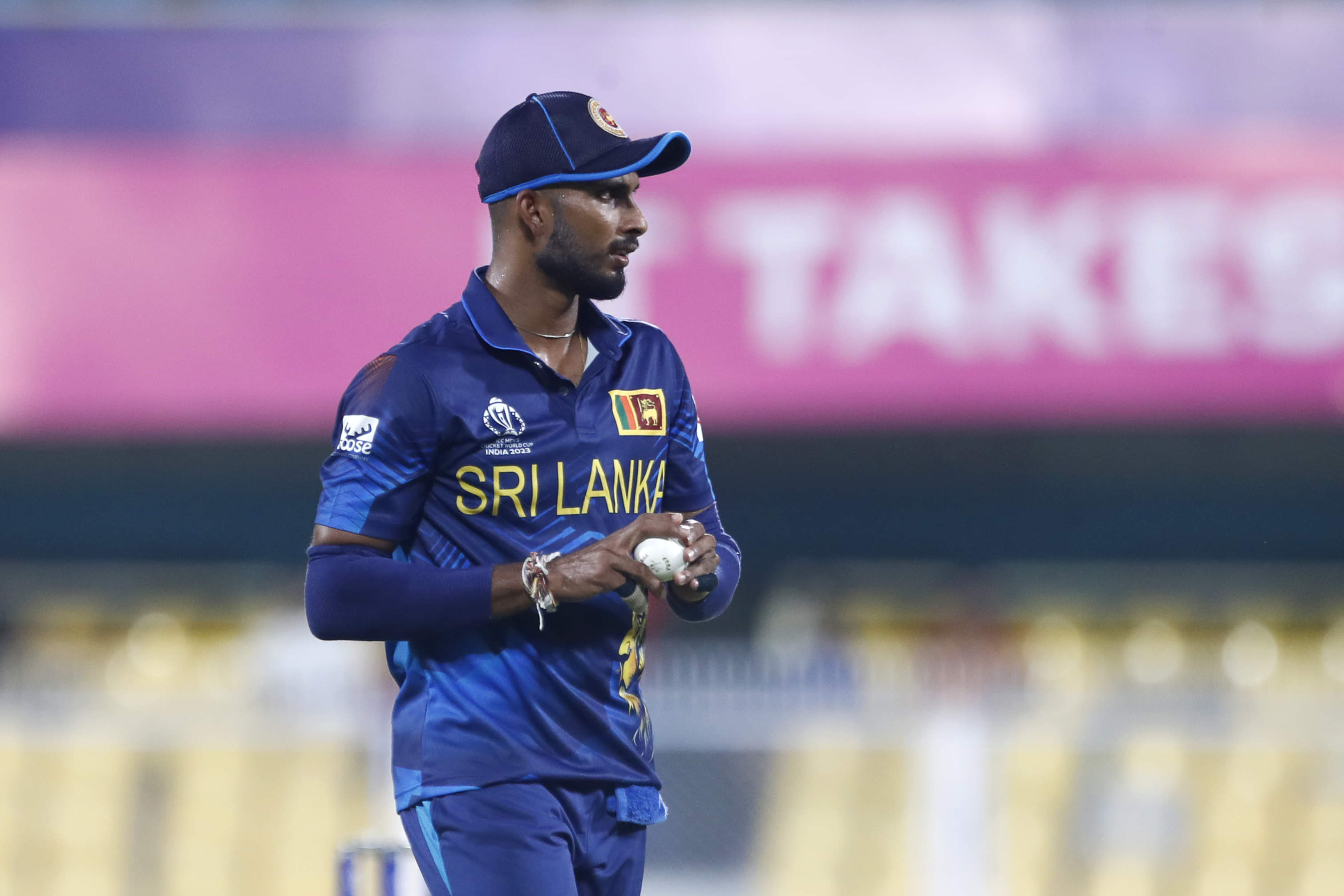 Should have restricted South Africa to around 370: Shanaka