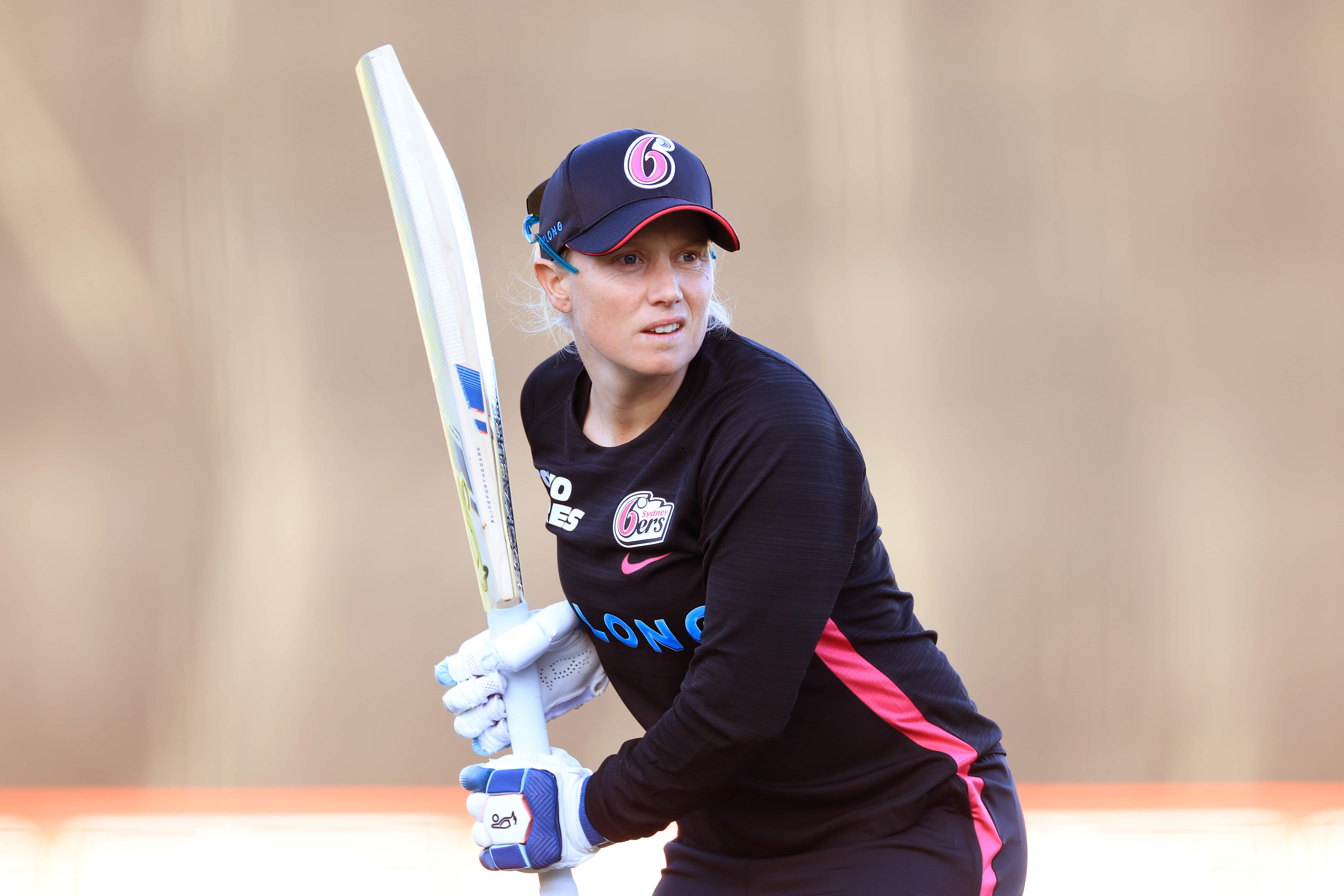 Alyssa Healy undergoes surgery on her injured hand