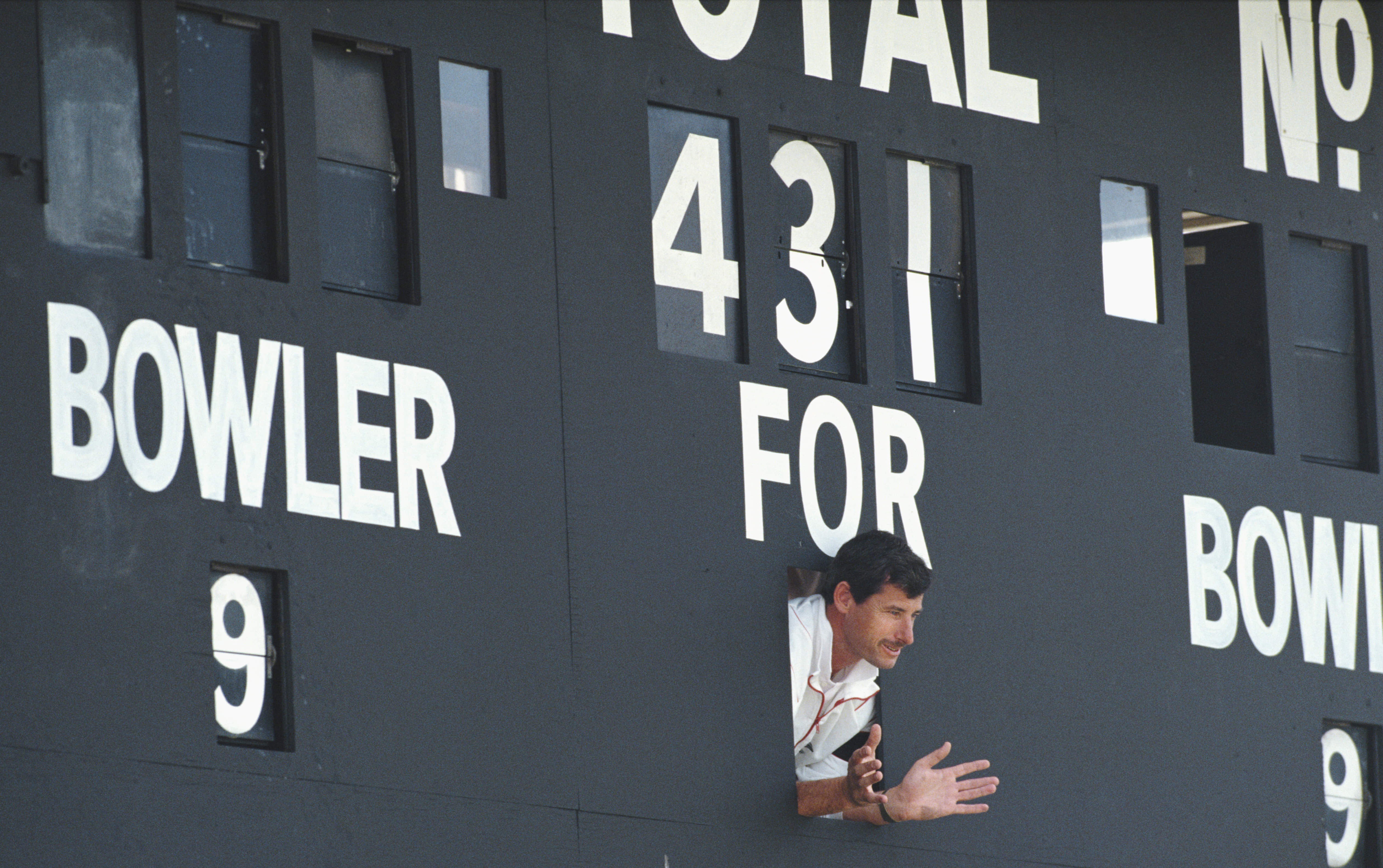 Selfless Hadlee makes incredible effort to miss out on making history