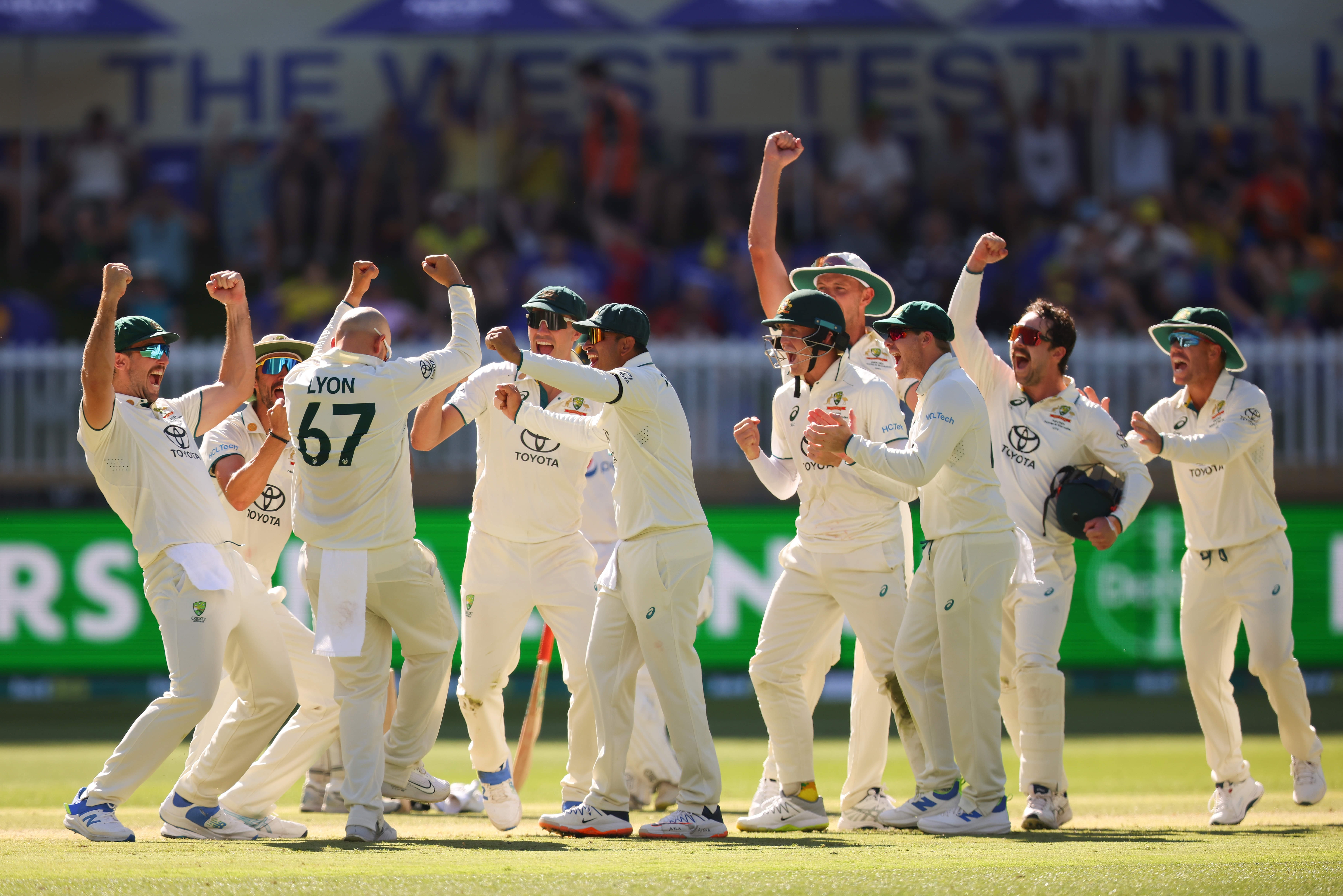 Nathan Lyon headlines another forgettable day for Pakistan