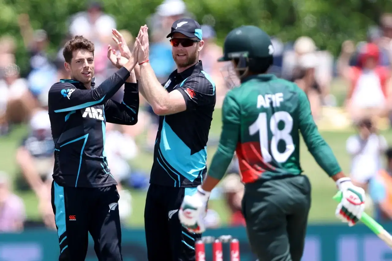 Santner stars as New Zealand win third T20I to square series with Bangladesh