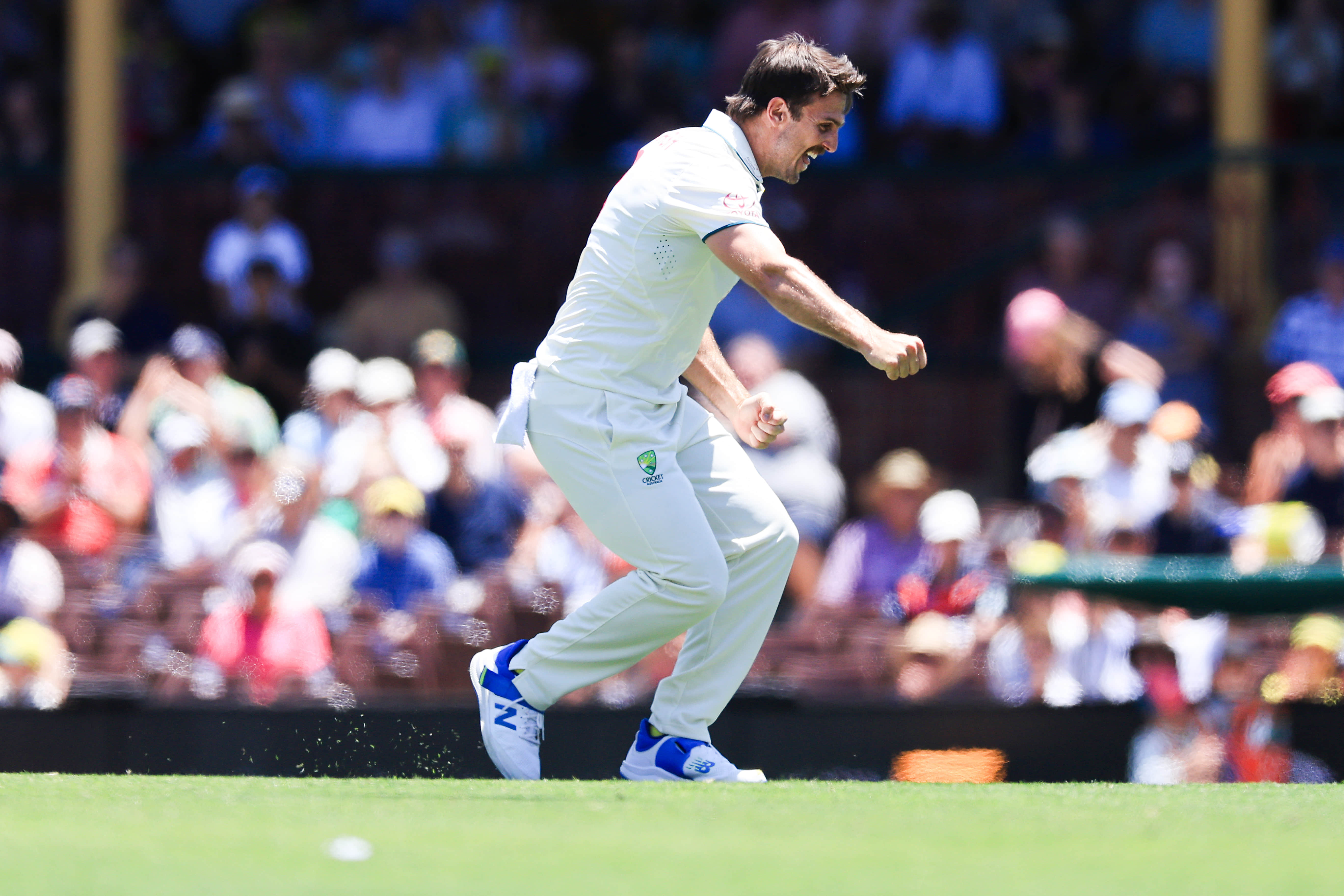 Marsh redeems himself after giving Masood a reprieve