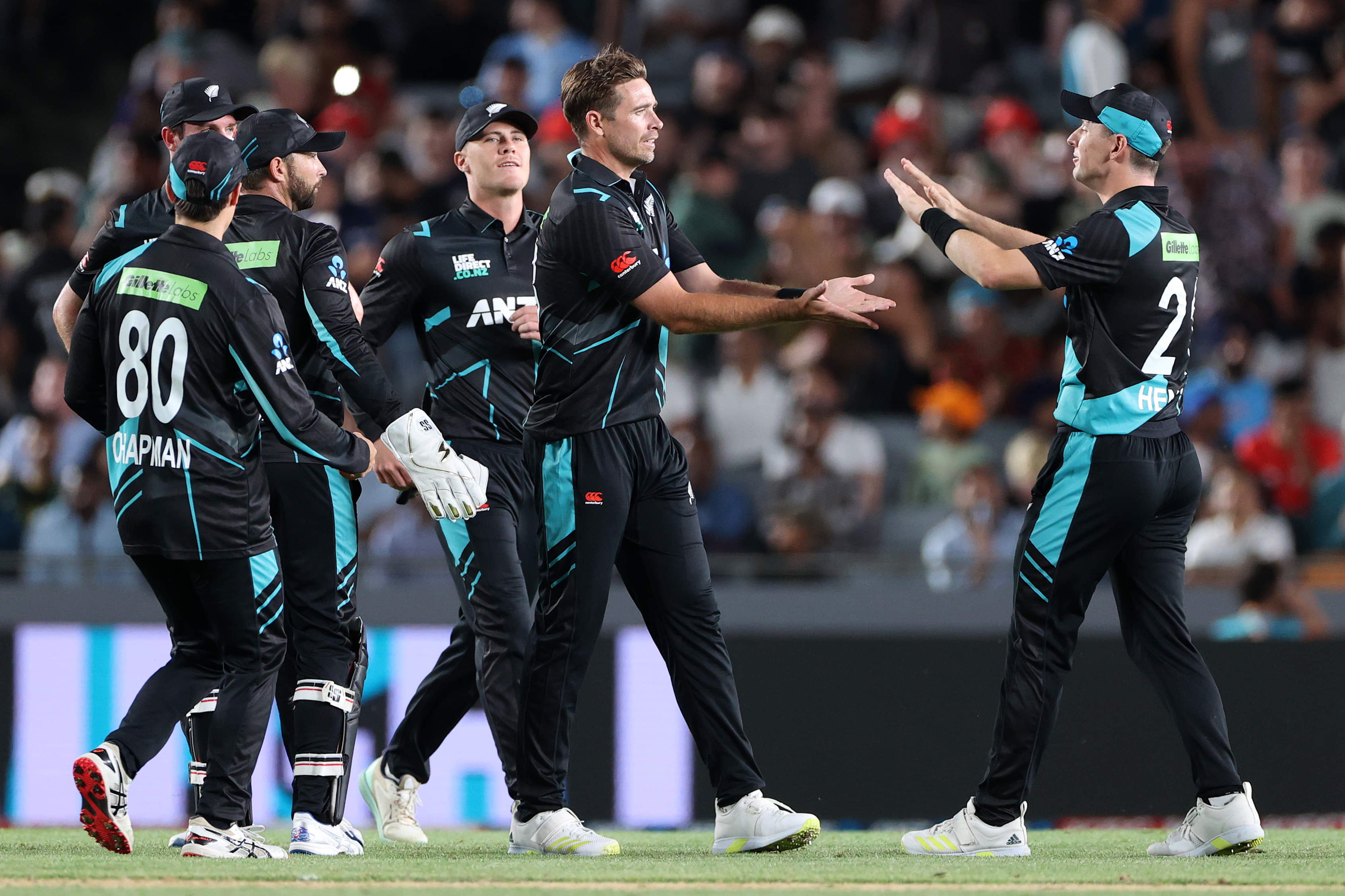 Tim Southee scripts history as New Zealand crush Pakistan in Auckland