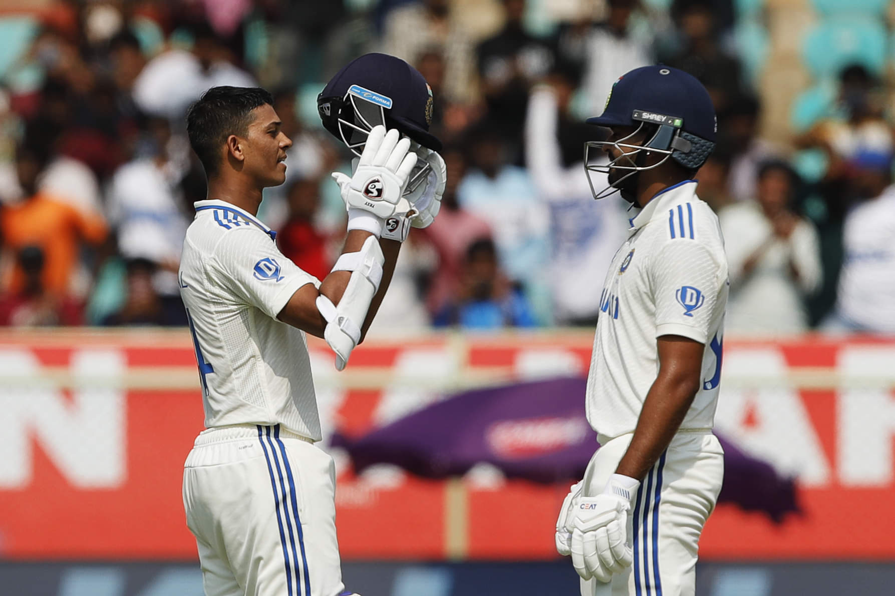 England win Day 1 despite Jaiswal's marathon effort