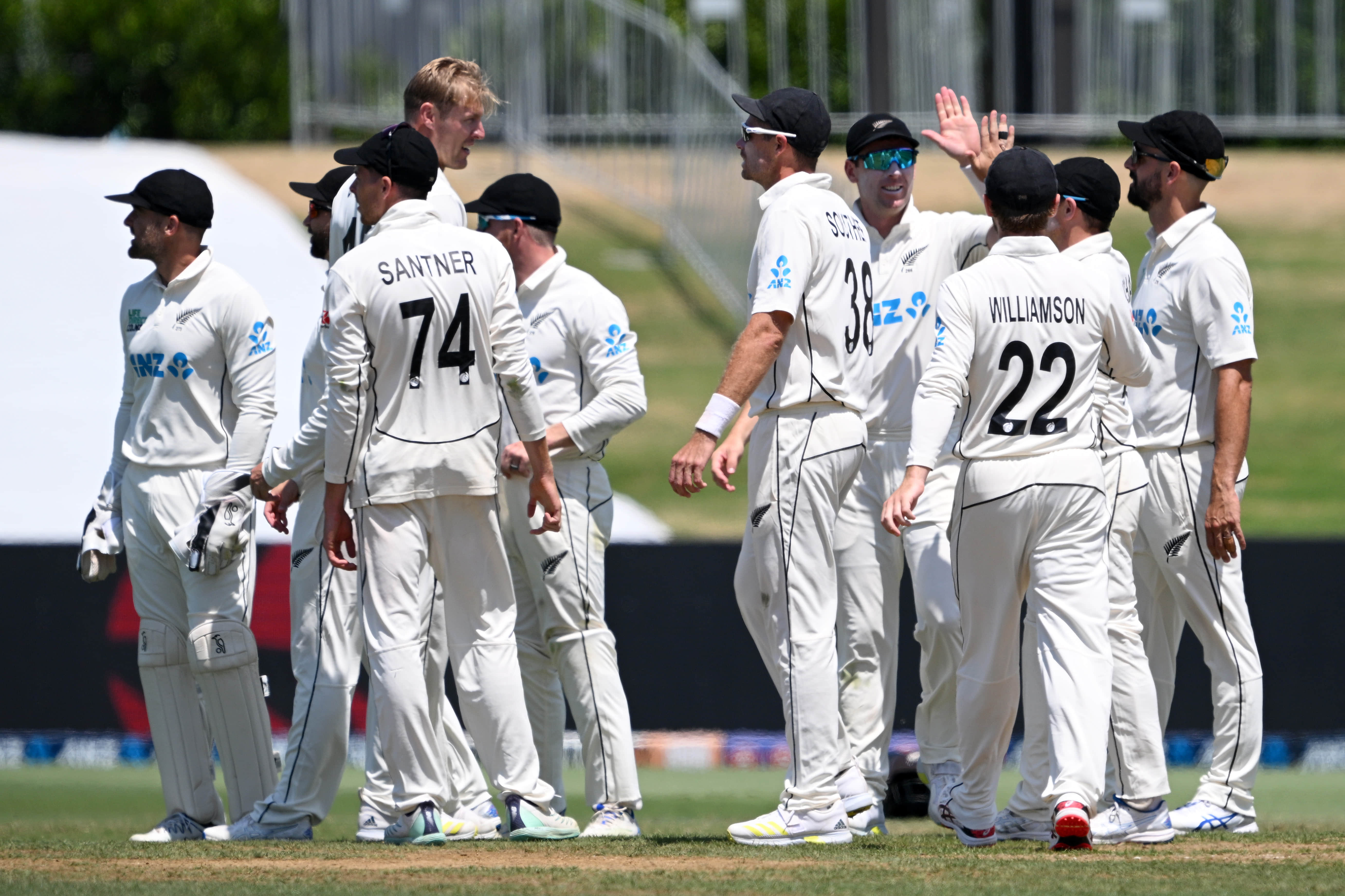 All-round New Zealand crush depleted South Africa to go 1-0 up