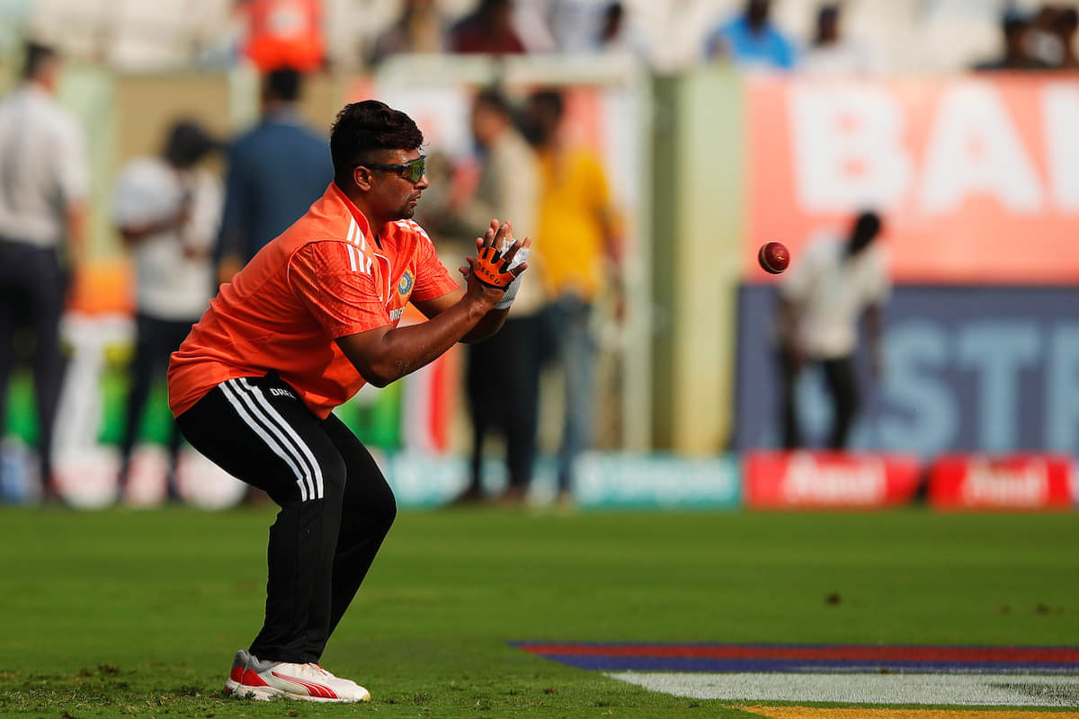 Sarfaraz's debut almost confirmed, but will India move out of their two-pacer ploy?