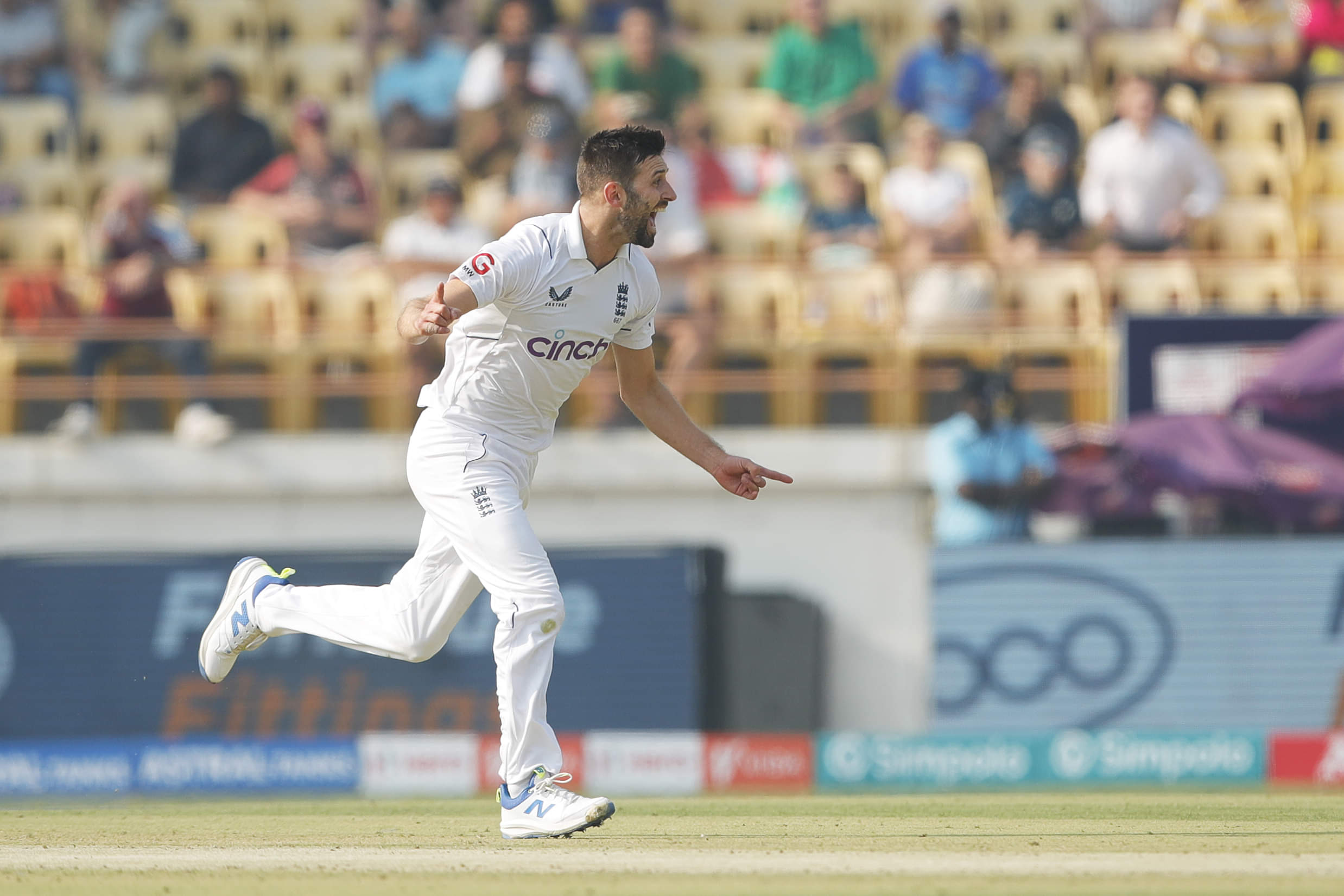 Mark Wood vindicates his selection with fiery spell to rattle India