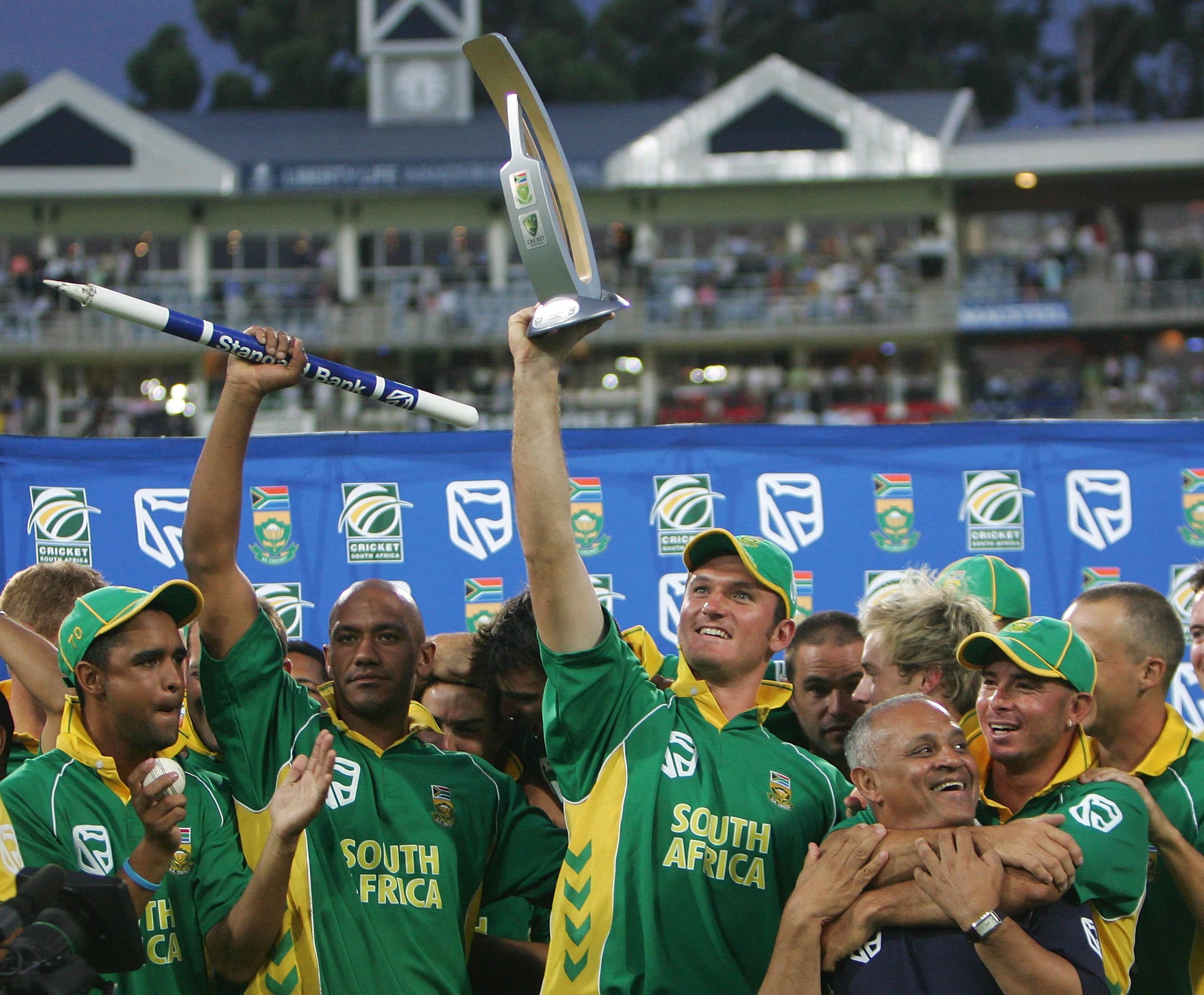 Australia 434, South Africa 438