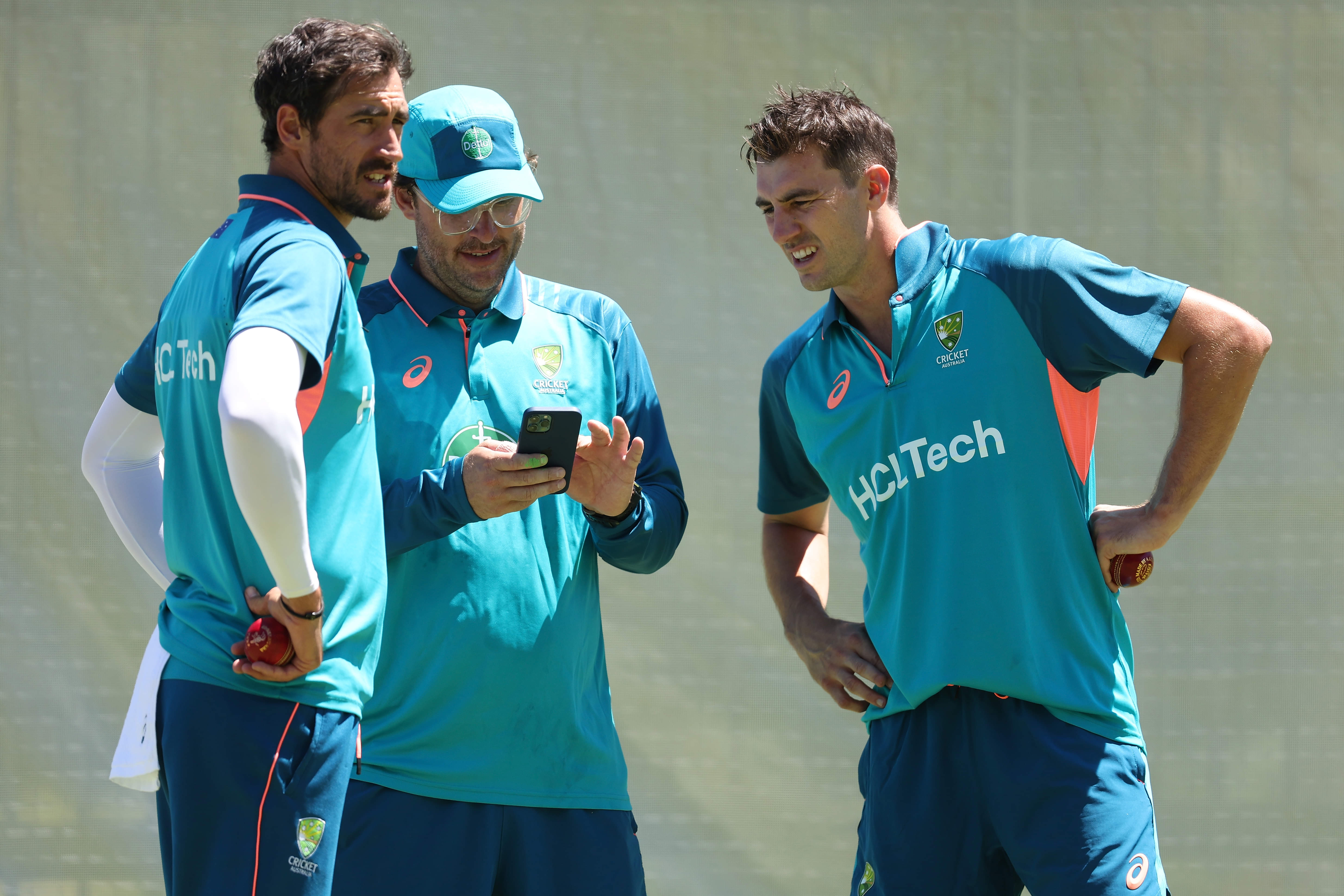 Going to be weird seeing Starc in the other dugout: Pat Cummins