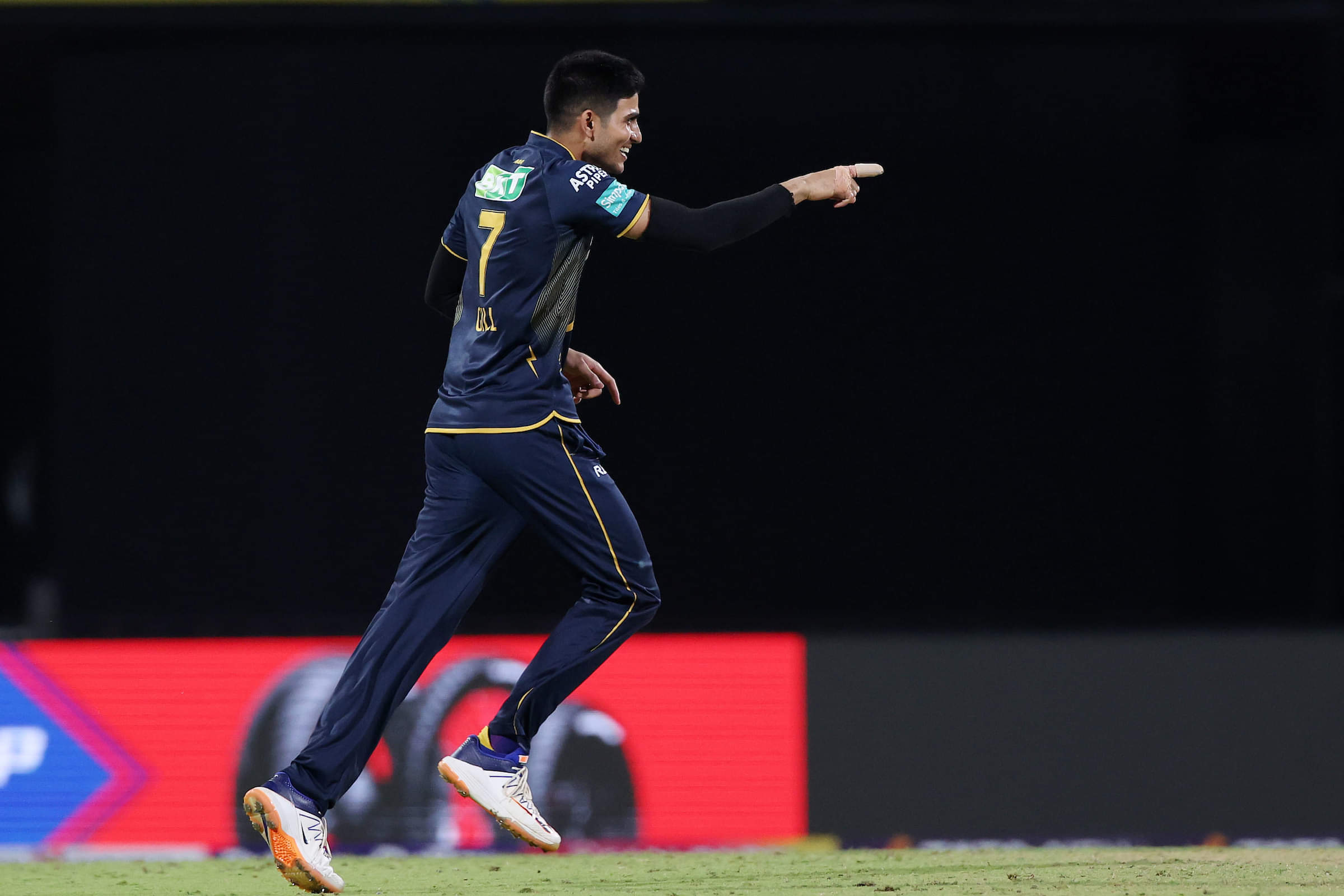 Gill's Gujarat need to show strength of character against belligerent Hyderabad