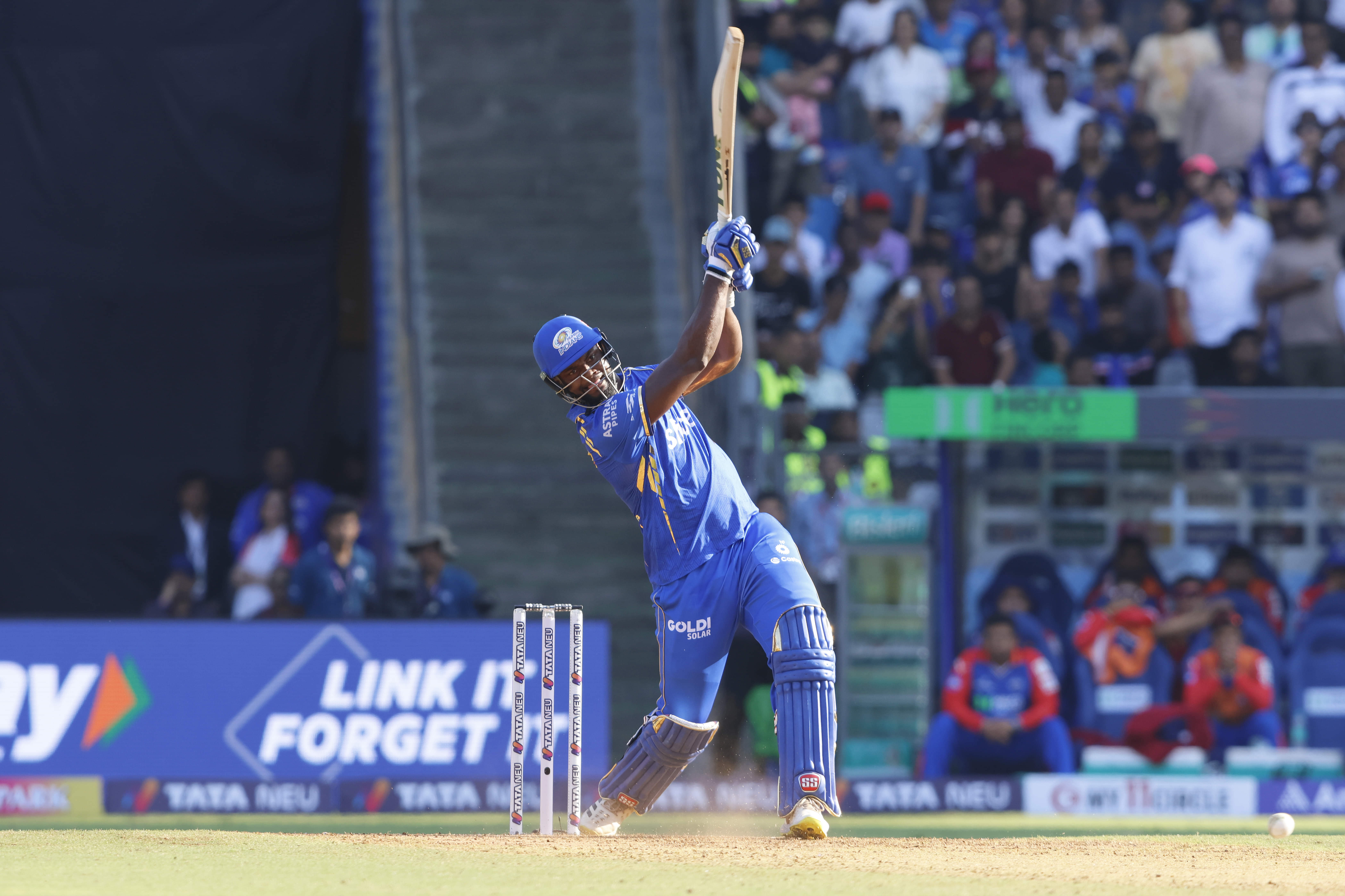 Eyes on the ball and head in good position: how Shepherd went ballistic against DC