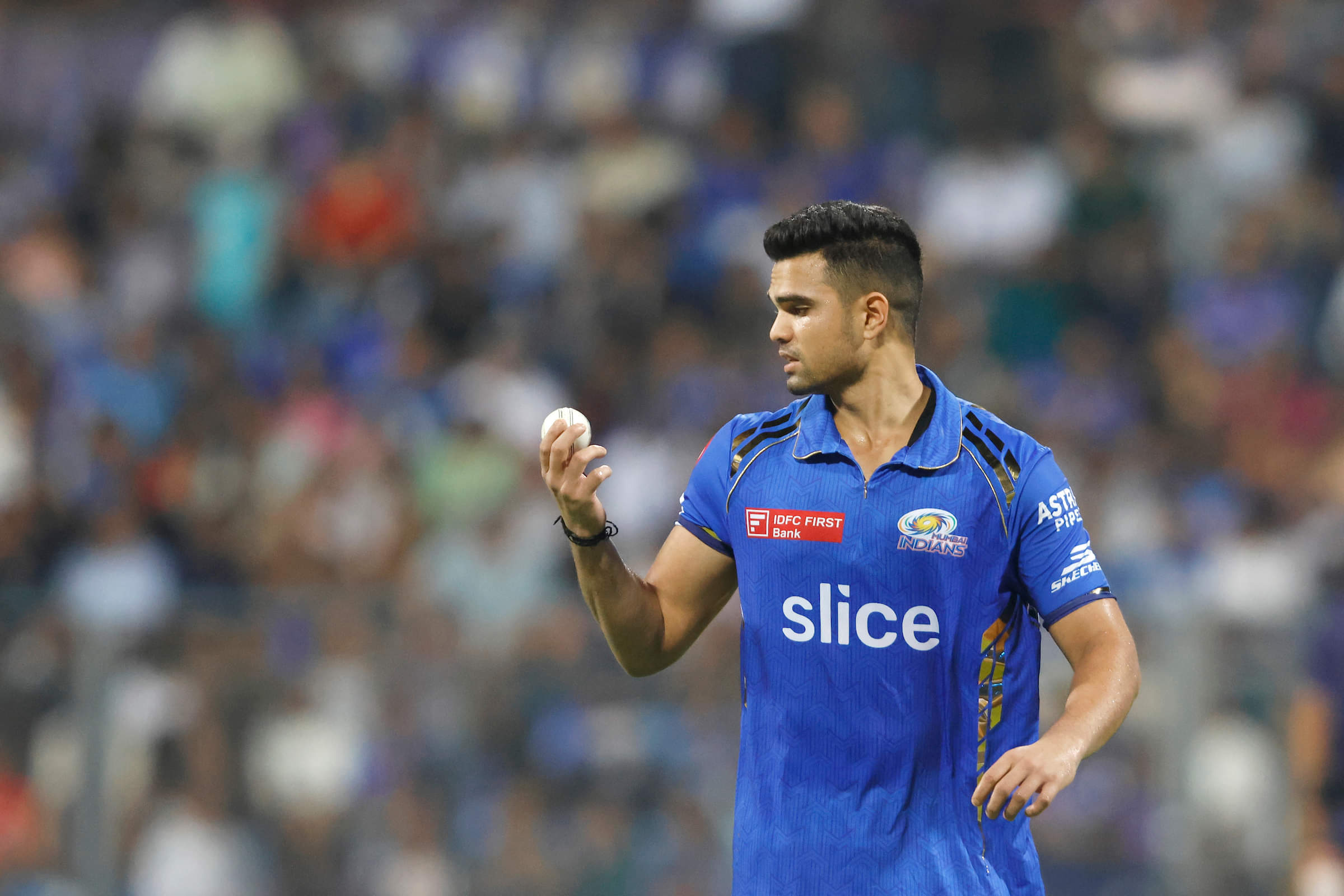 Arjun Tendulkar leaves field with suspected injury after Pooran onslaught