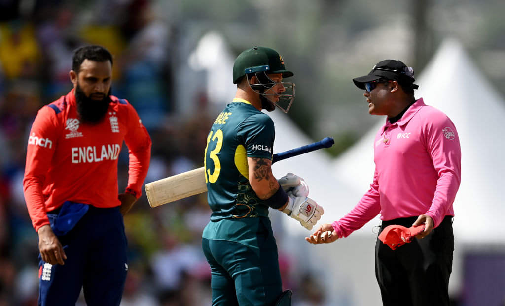 Wade reprimanded for showing dissent at Umpire’s decision