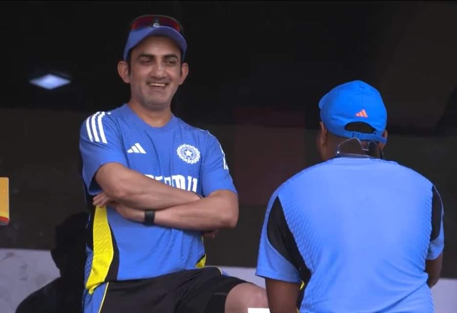 Dravid passes on baton to Gautam Gambhir with heartfelt message