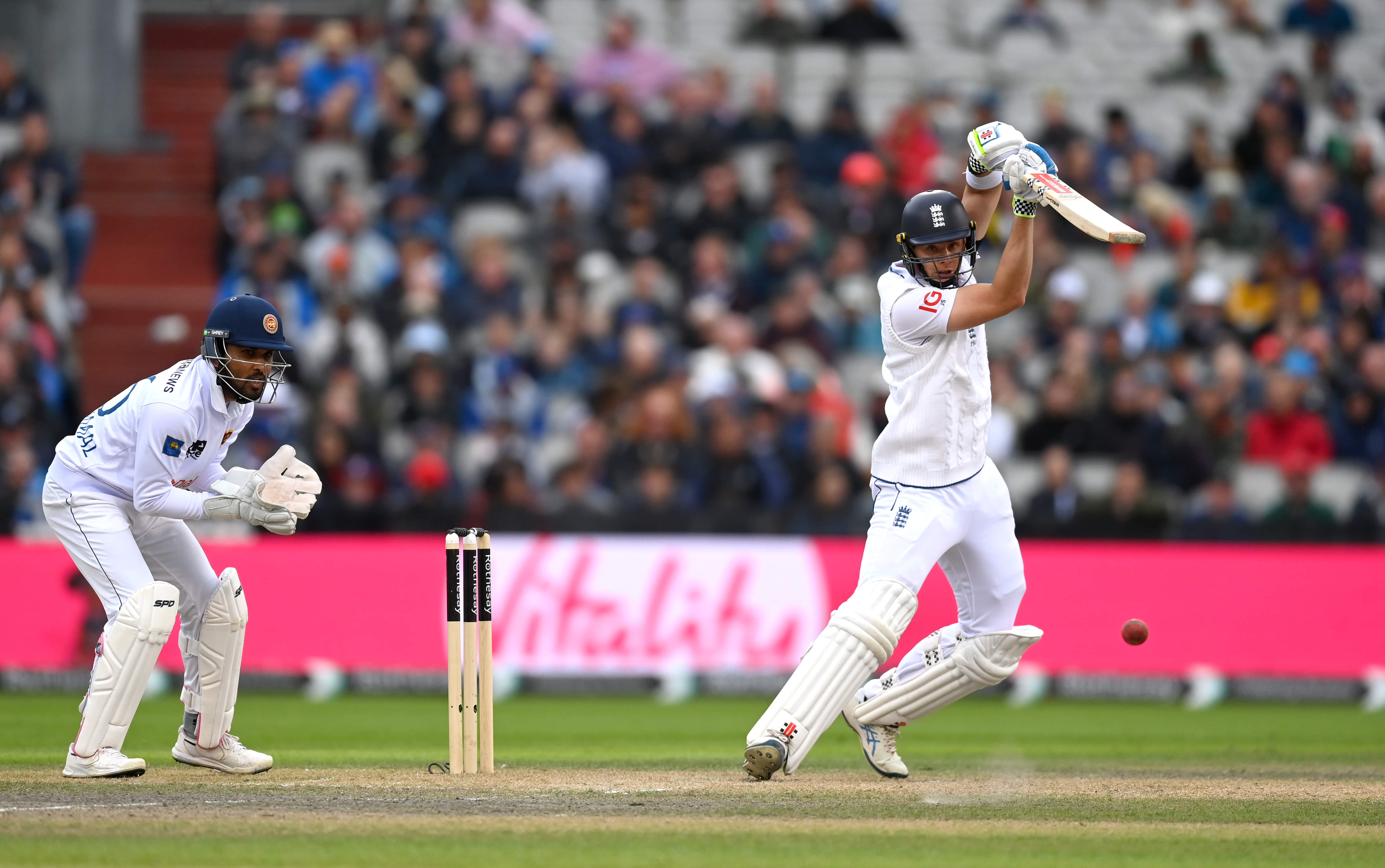 Watch Highlights : Smith continues his fine form as England take first innings lead