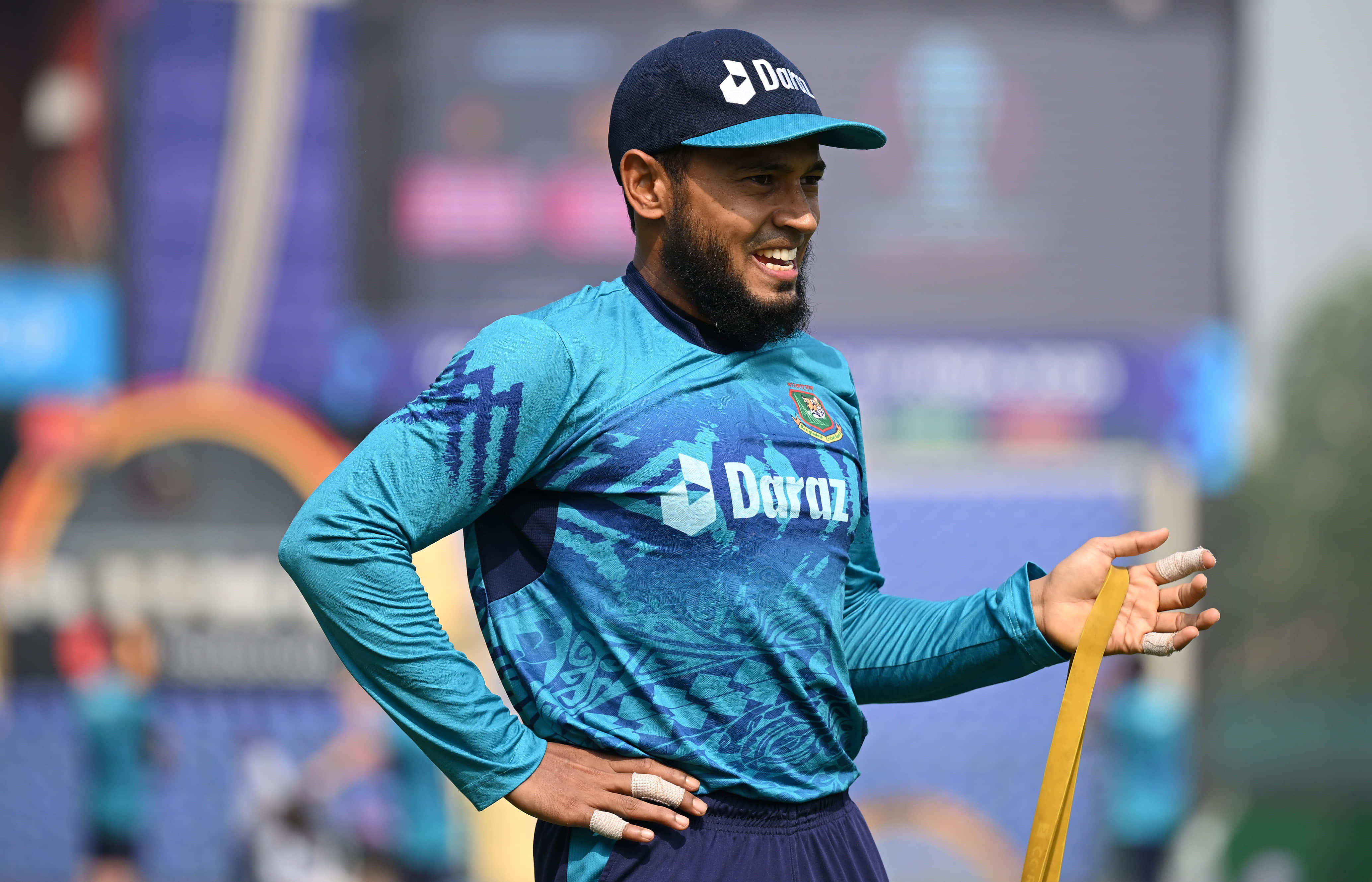 Rahim suffers shoulder injury, walks off the field in pain