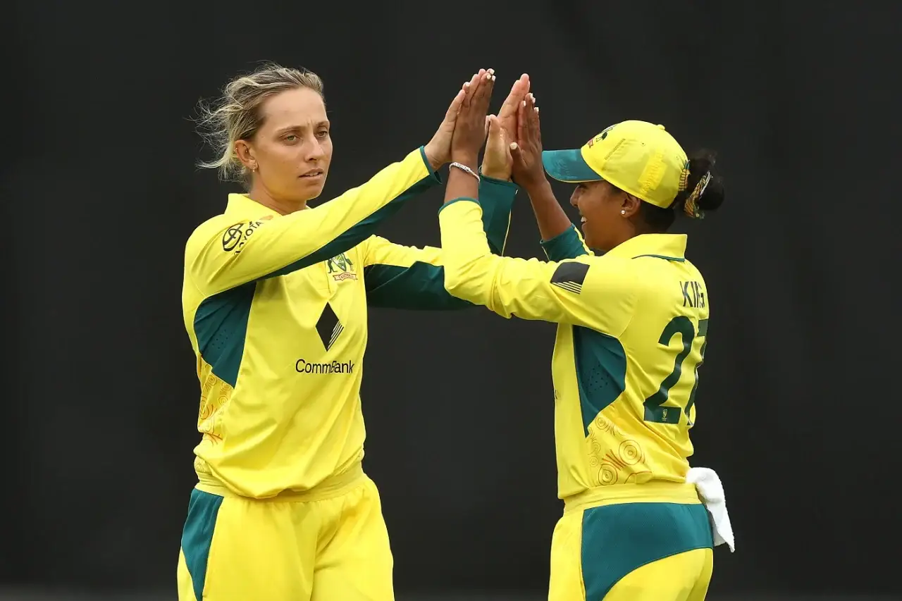 AUS W vs NZ W | Horrible clash rules Ash Gardner out of series with concussion