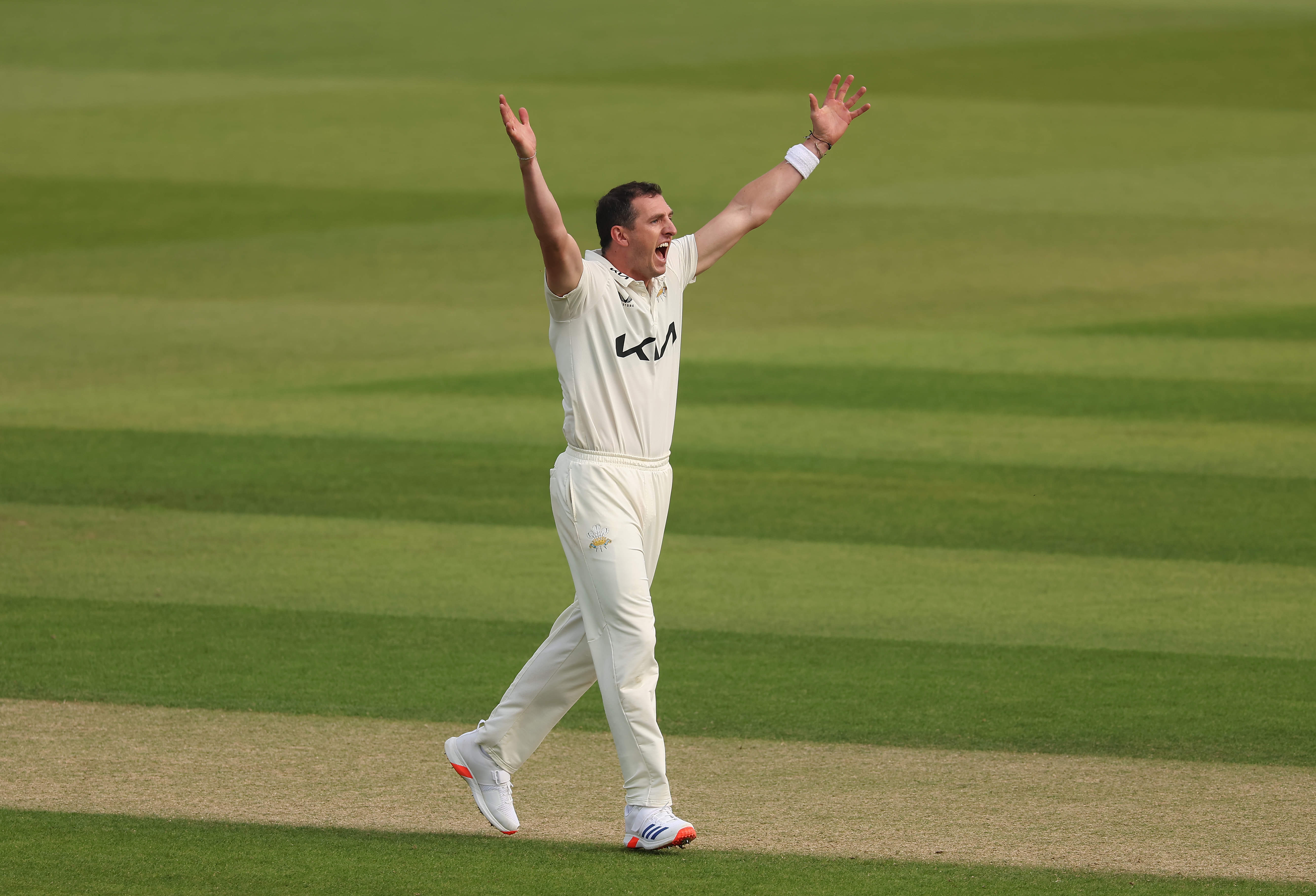 Alec Stewart wants England to pick former Aussie quick in Tests