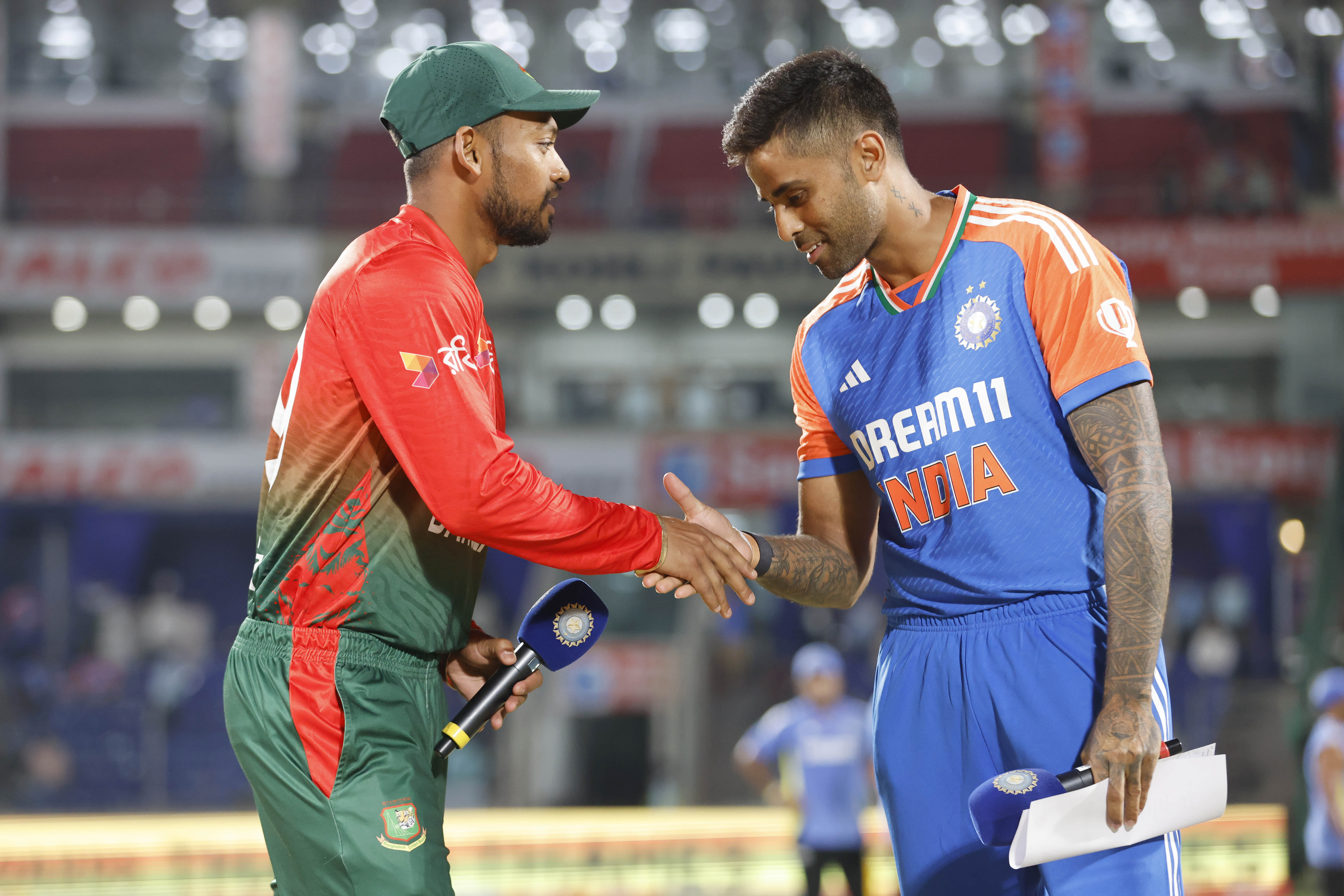 Unchanged India asked to bat; Bangladesh bring in Tanzim Hasan Sakib