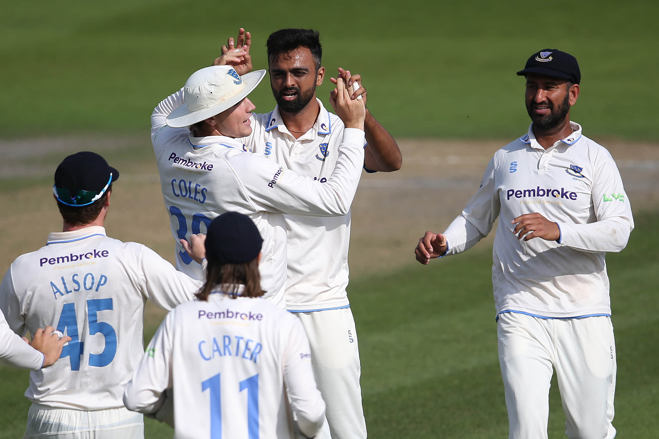 Jaydev Unadkat extends contract with Sussex