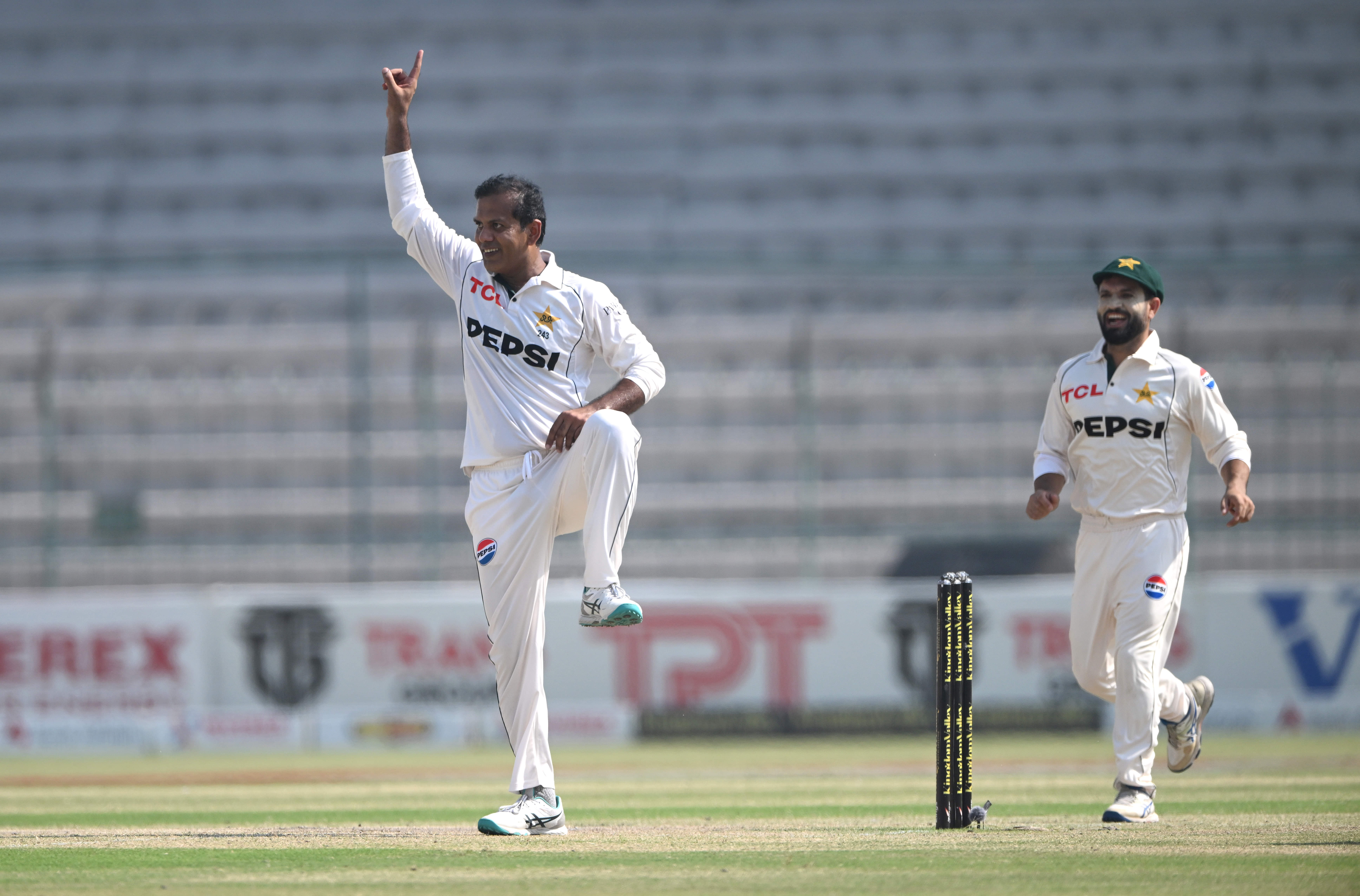 Spinners script history to help Pakistan snap winless streak at home 