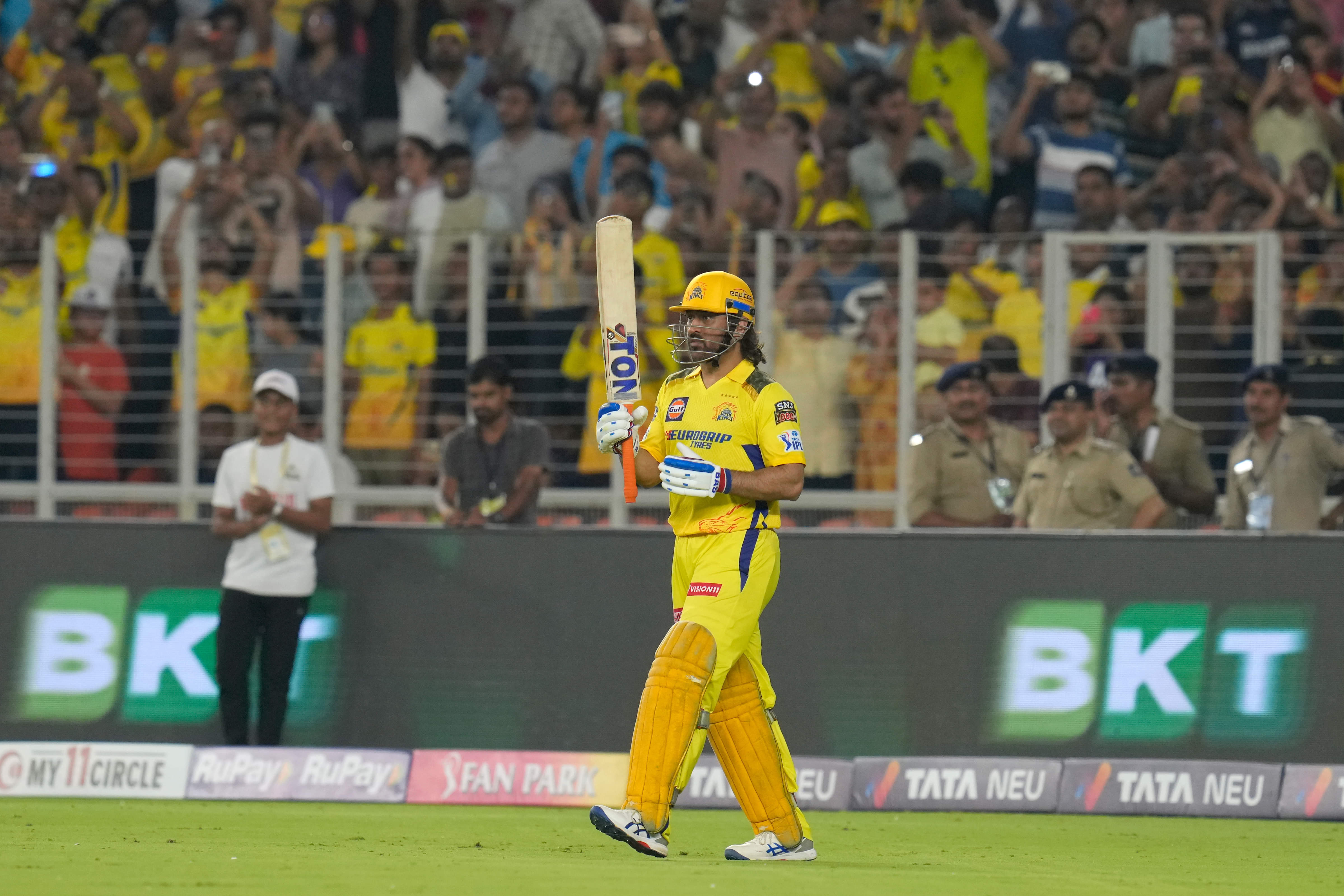 ‘It was the loudest thing I had ever heard’: Fraser-McGurk recalls Dhoni’s entry