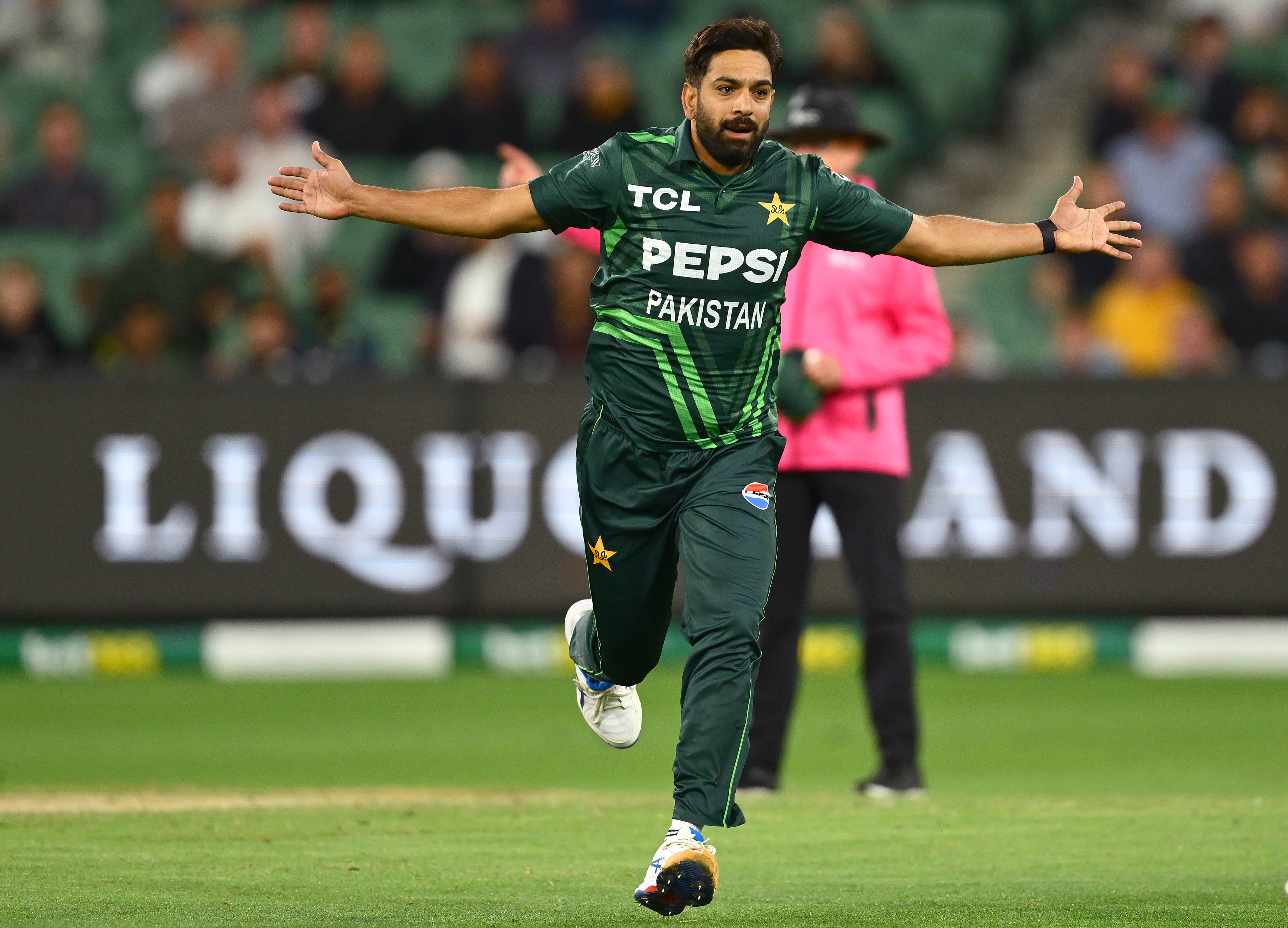 Pakistan end Australia's two-year unbeaten streak at home in ODIs