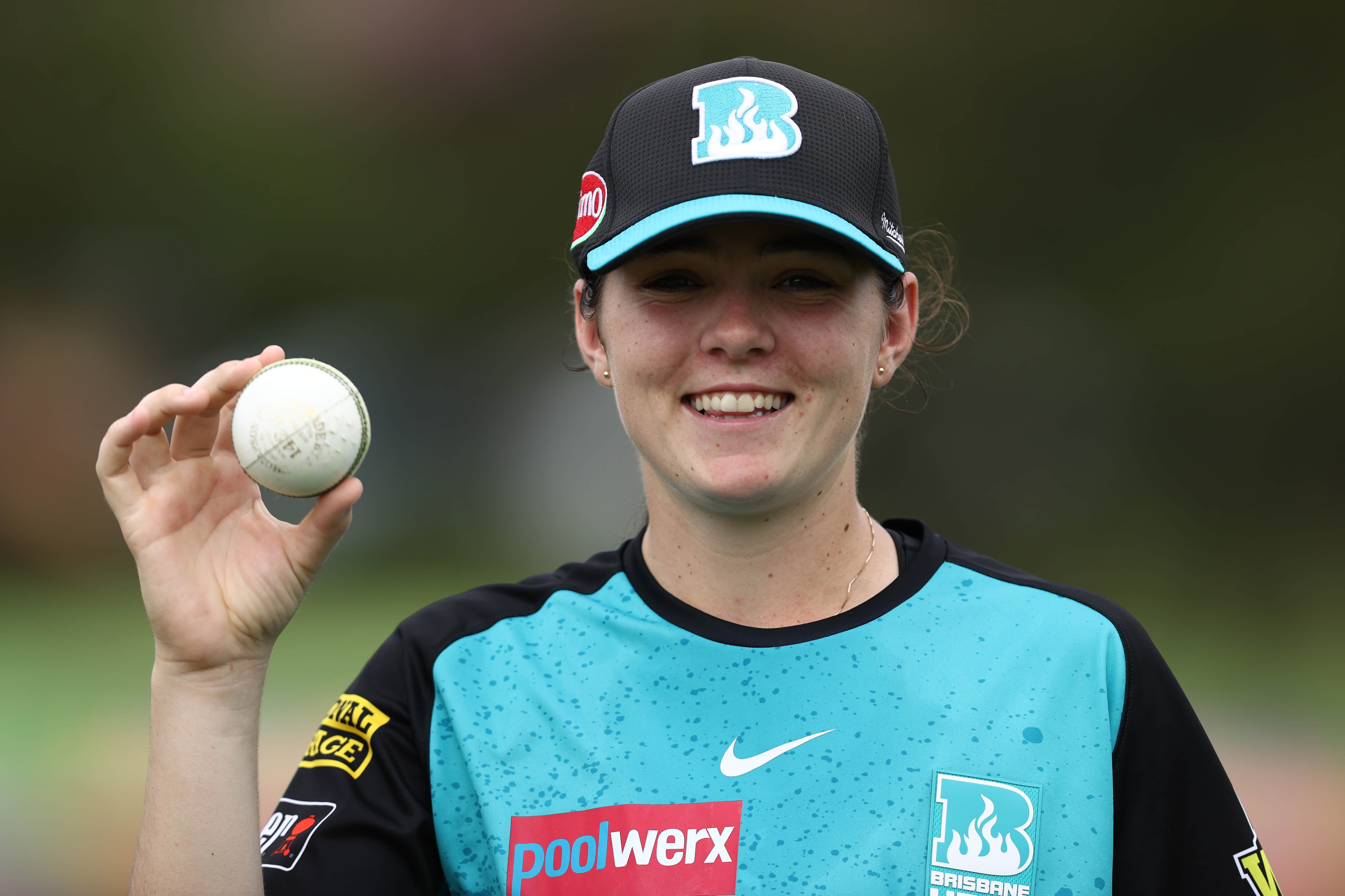 18-year-old Lucy Hamilton creates history with five-wicket haul in WBBL
