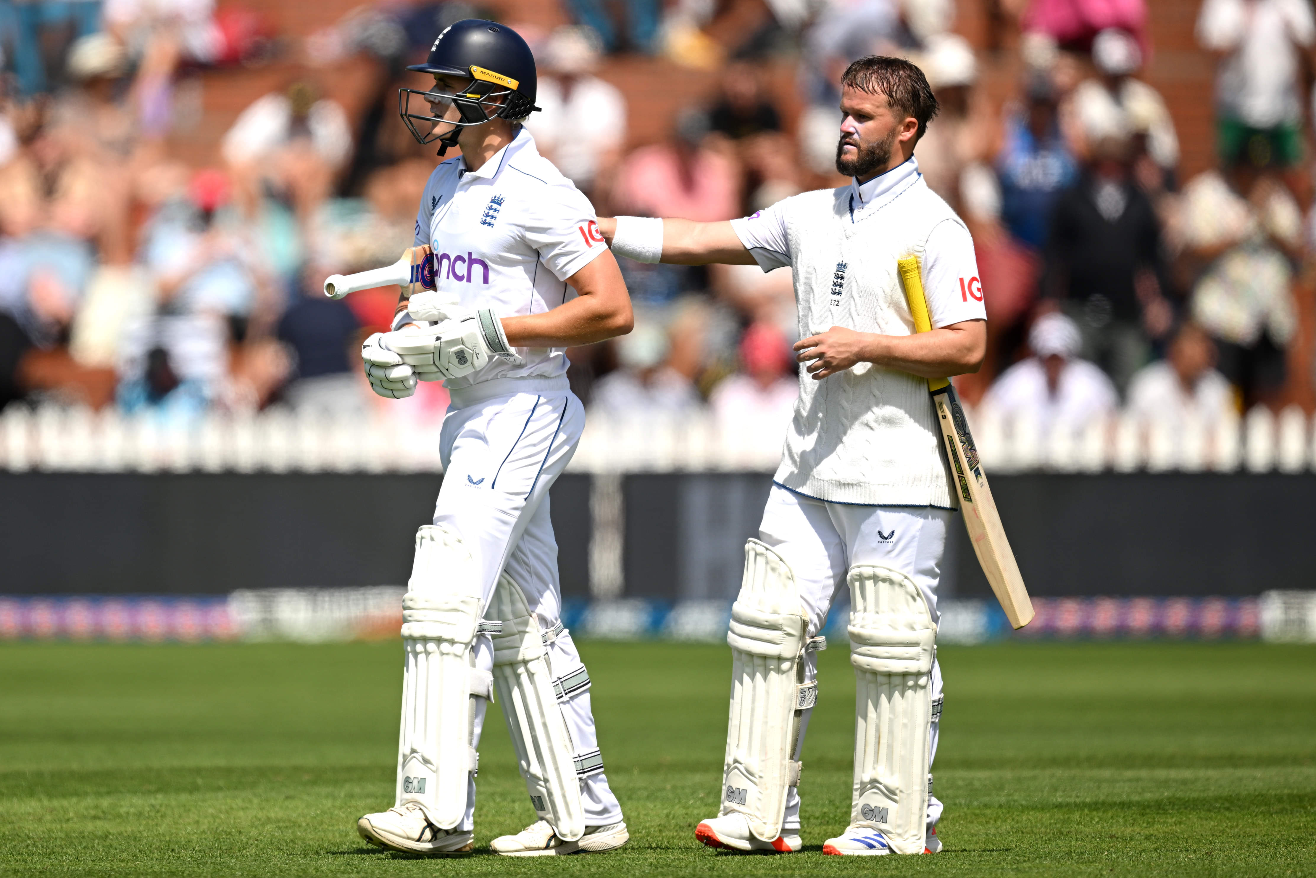 Dominant England take cruise control of Wellington Test