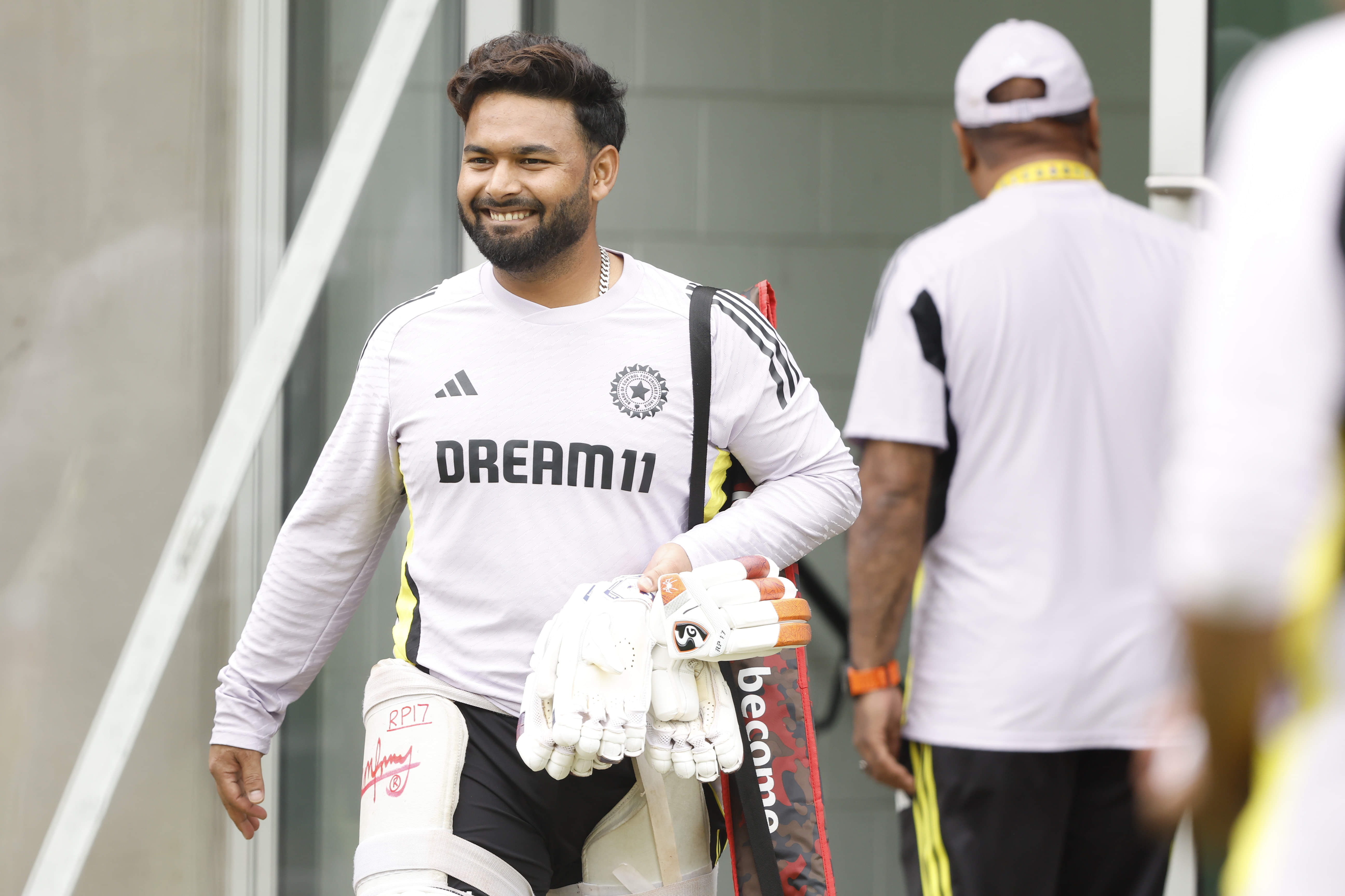 “Respect the first half an hour” - Sunil Gavaskar urges Rishabh Pant