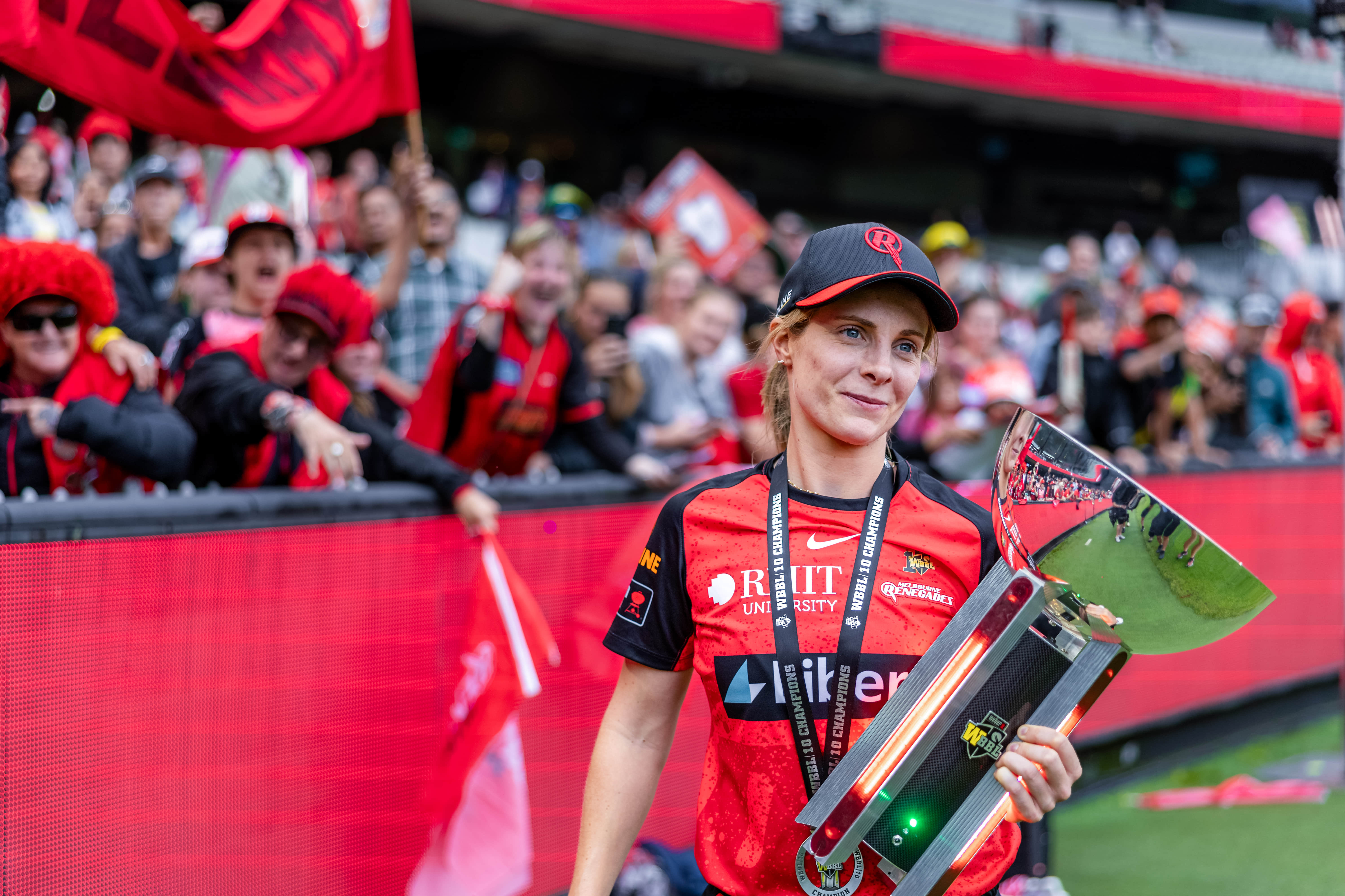 Women's Ashes: Georgia Voll included as injured Molineux misses out