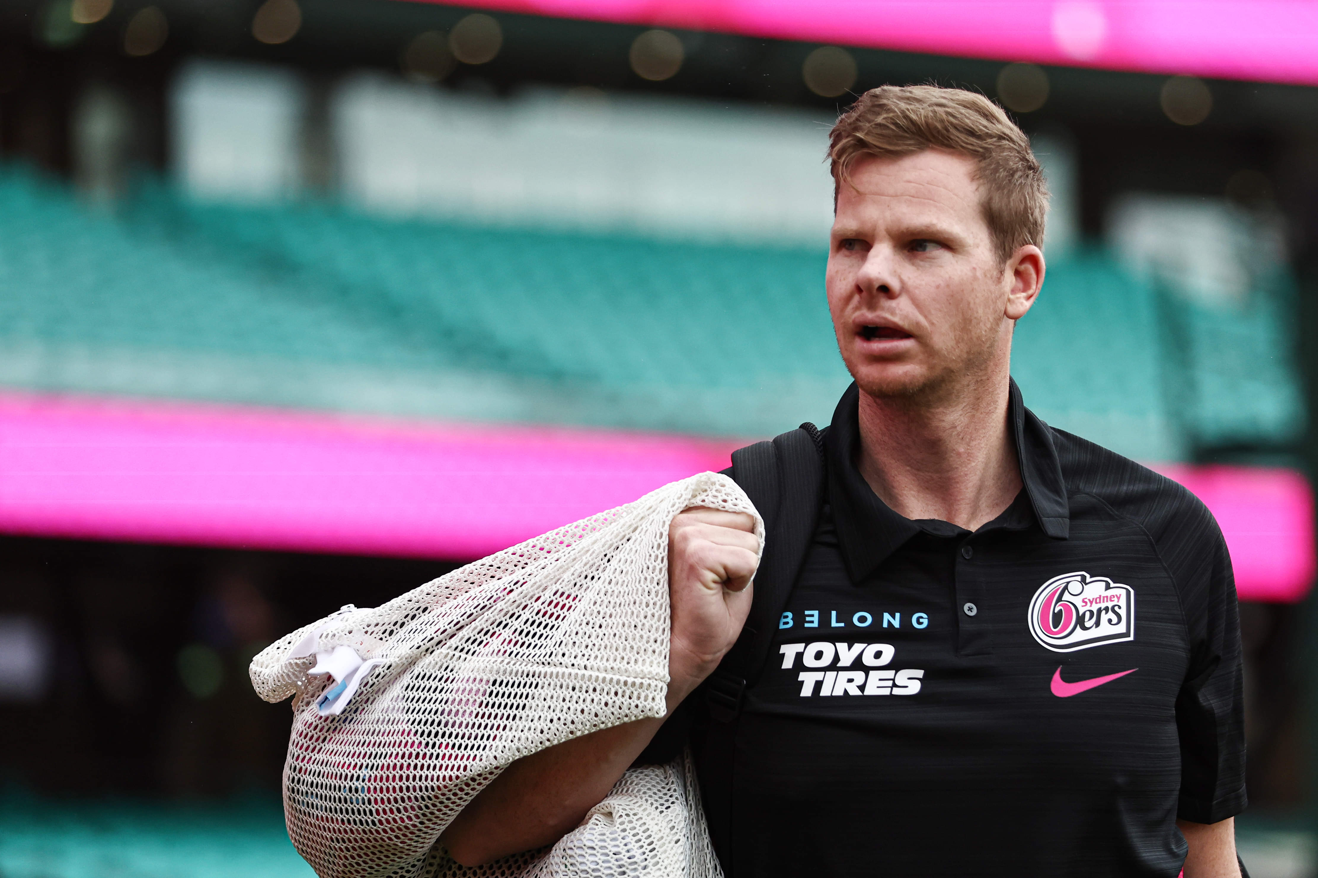 Steven Smith picks up elbow injury before Test tour of Sri Lanka