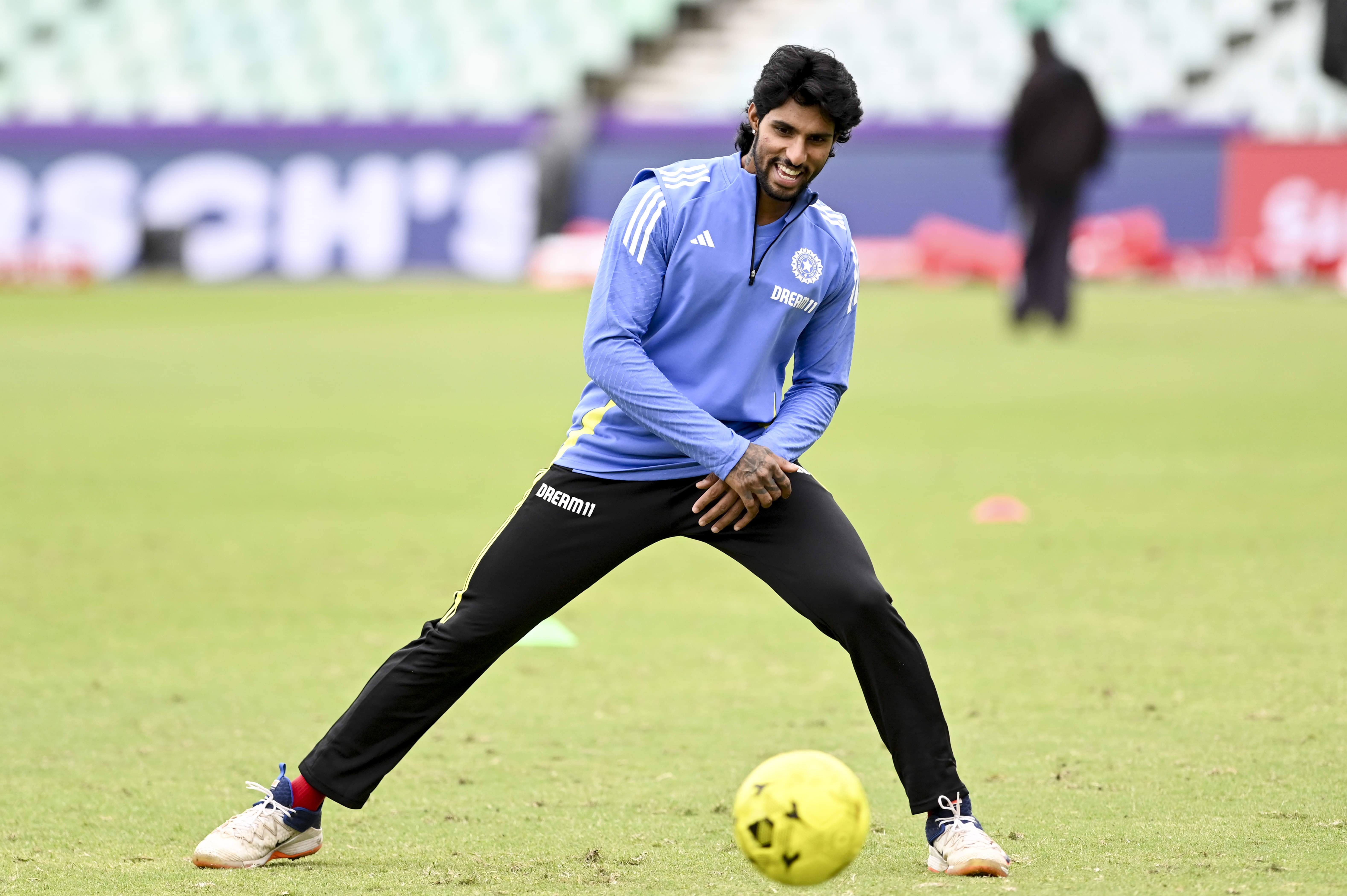 Tilak wants 'crispy dosa' from Varun, followed by dinner at Washington's home