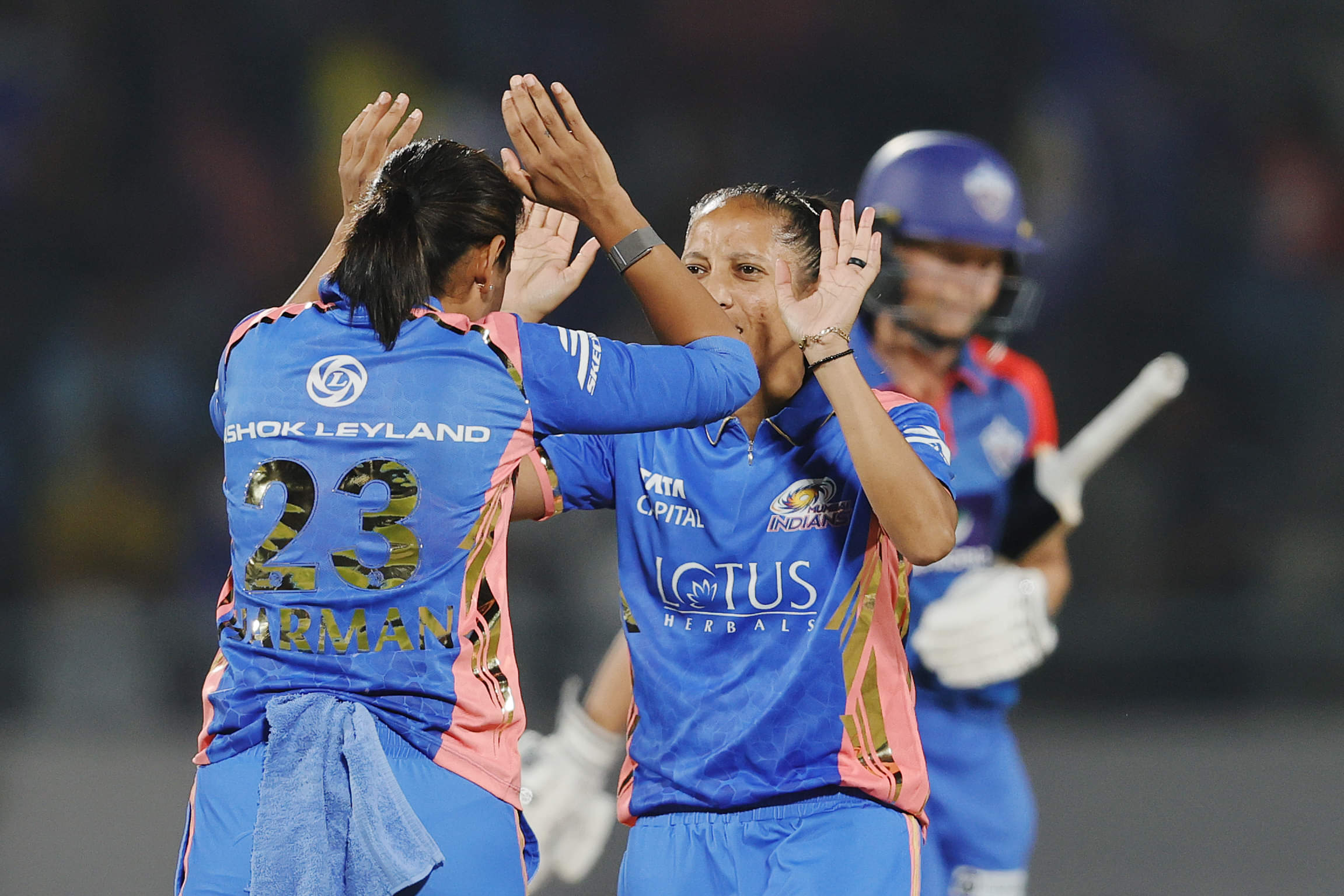 WPL 2025: Watch Shabnim Ismail Clean Up Meg Lanning With Absolute Jaffa